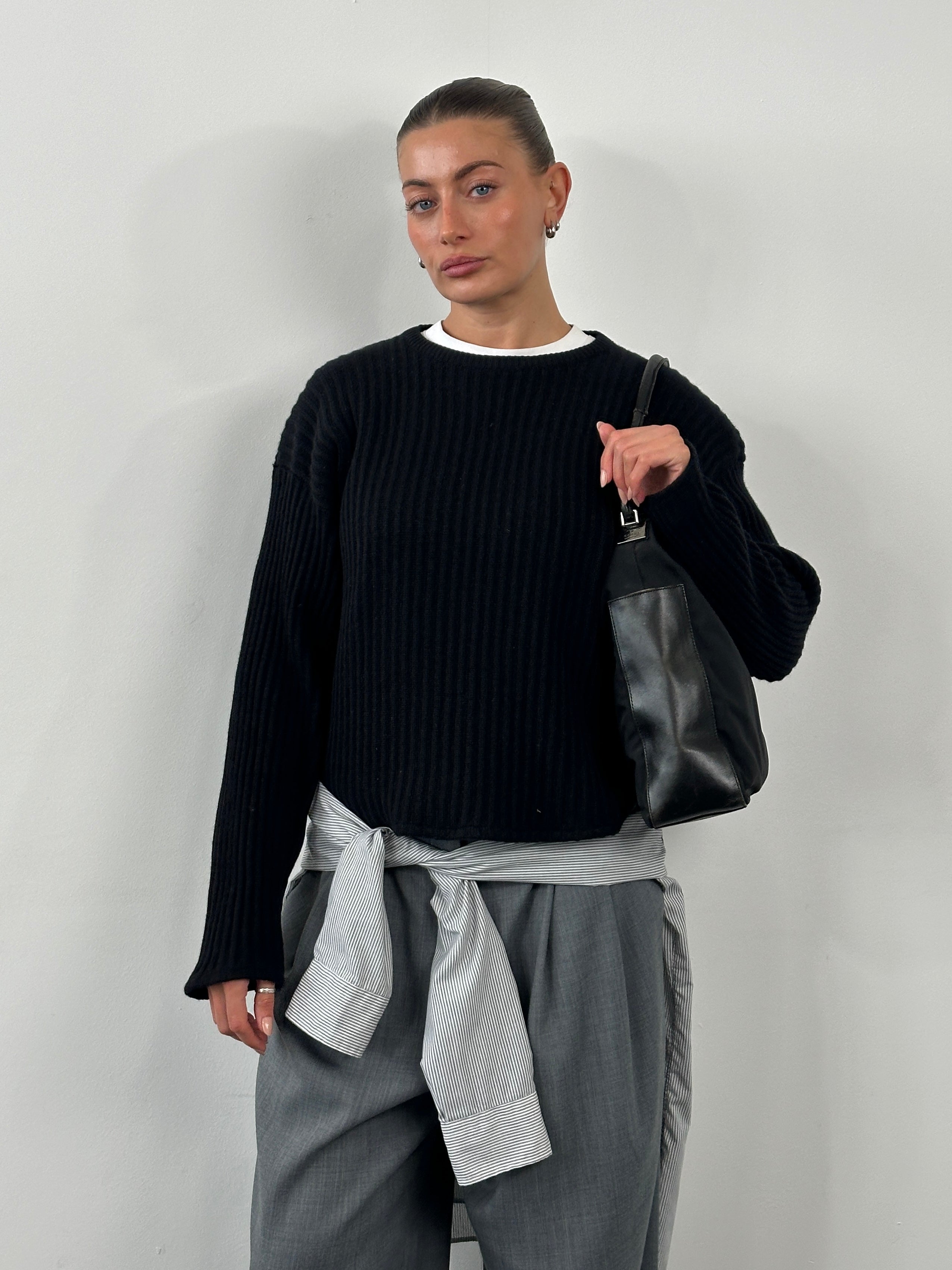 Vintage Italian pure cashmere cropped ribbed jumper, size large, showcasing soft knit fabric and classic ribbed texture.