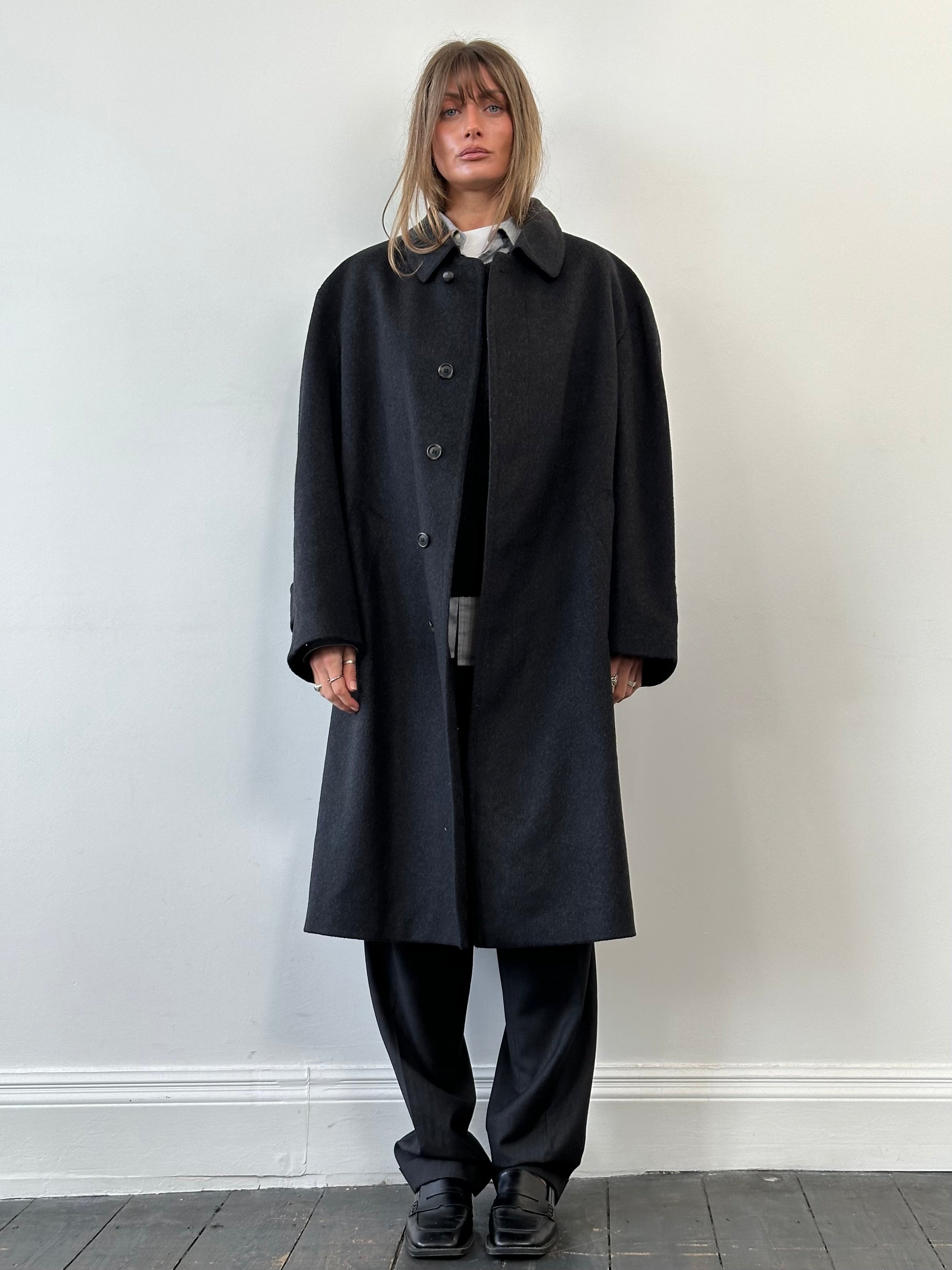 Vintage Italian wool coat with single-breasted design and concealed placket, shown in XL/XXL size, classic vintage style.