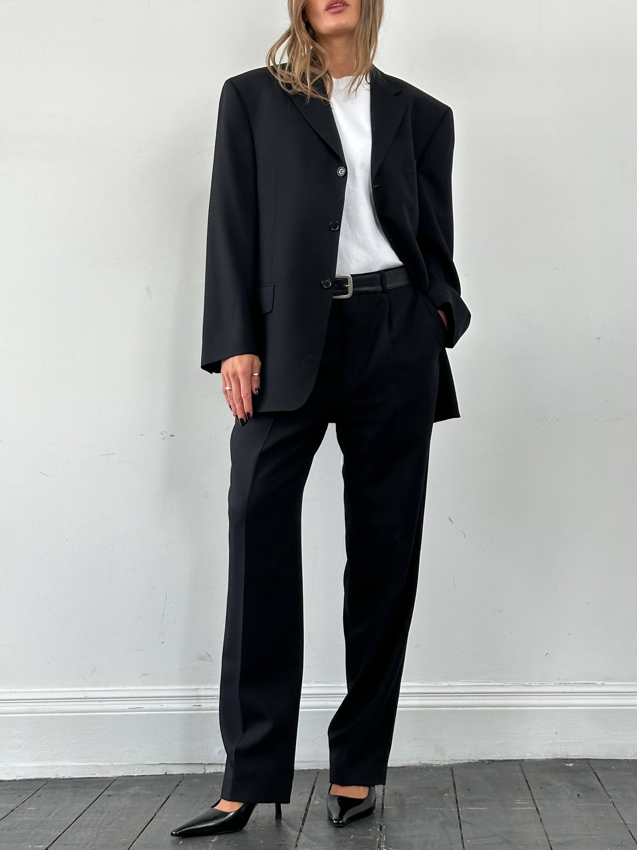 Pierre Cardin pure wool single-breasted suit jumpsuit in size 40R/W33, tailored fit with lapel collar and classic design.