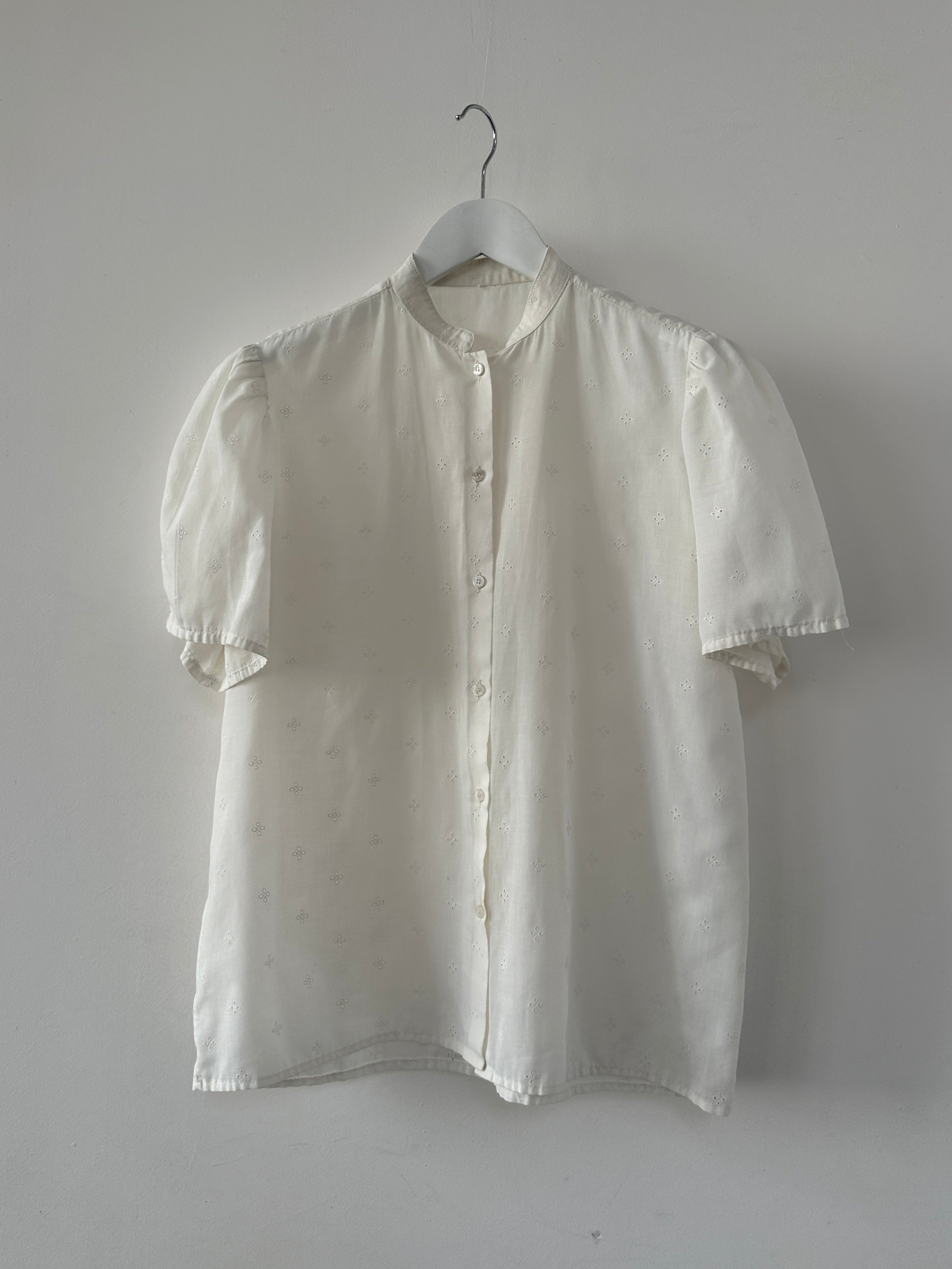 Vintage Pointelle Sheer Short Sleeve Shirt in M/L, lightweight and breathable with a delicate knit pattern and short sleeves.