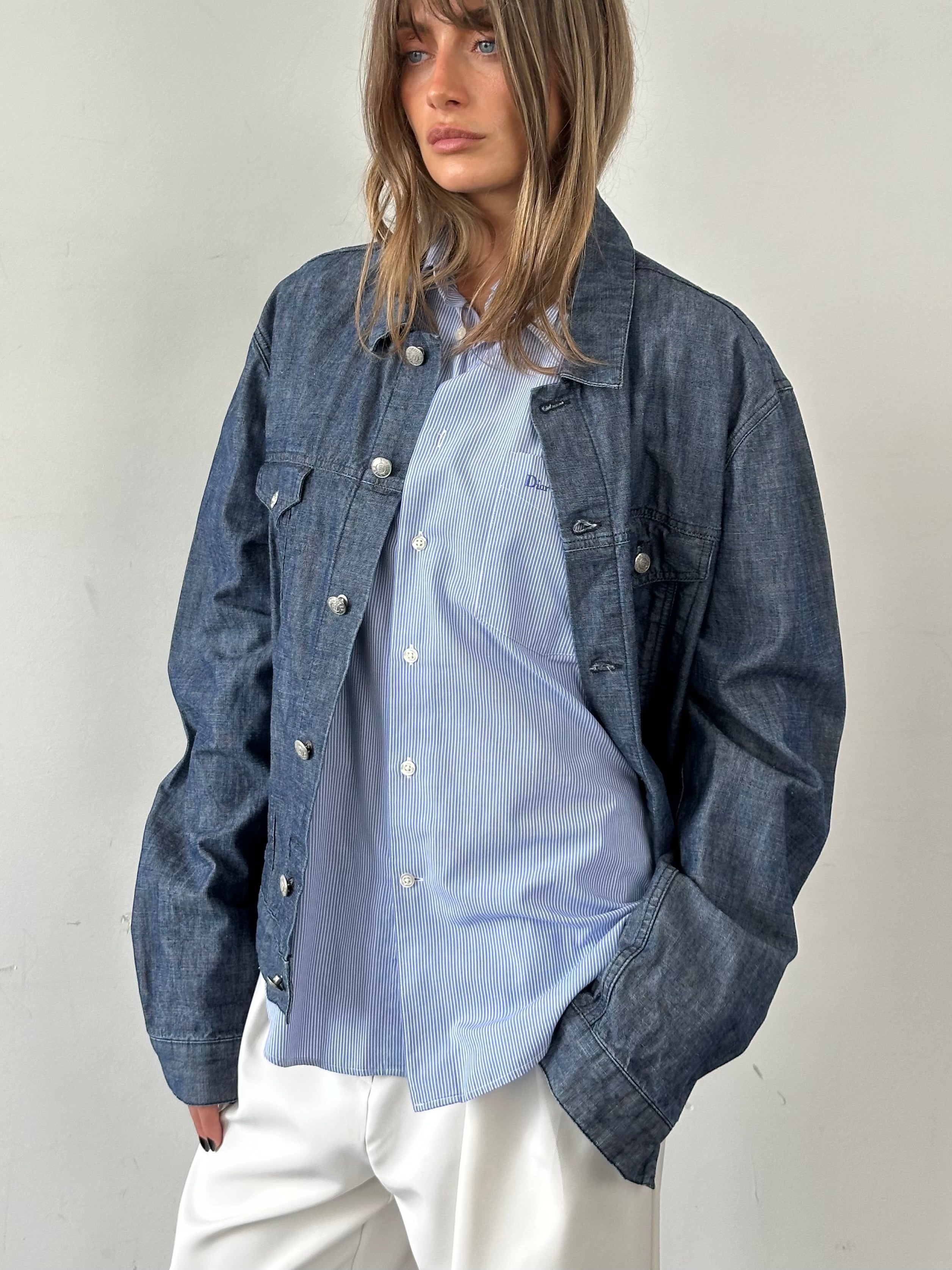 Versace Classic V2 90s bespoke denim jacket in size L/XL, featuring button details and a timeless design.
