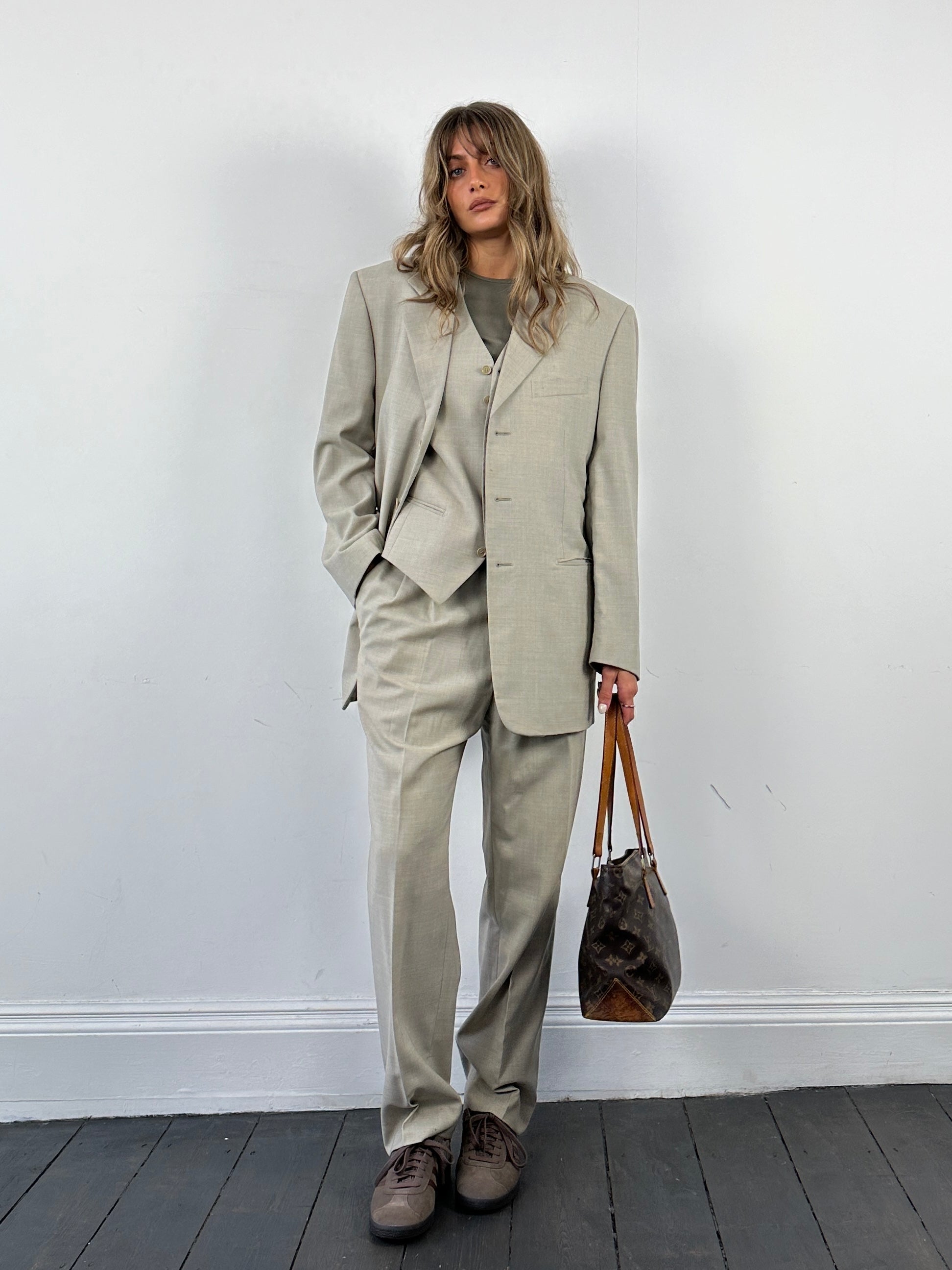 Pal Zileri pure wool single-breasted suit jumpsuit in size 40R/W32, tailored fit with lapel collar and button closure.