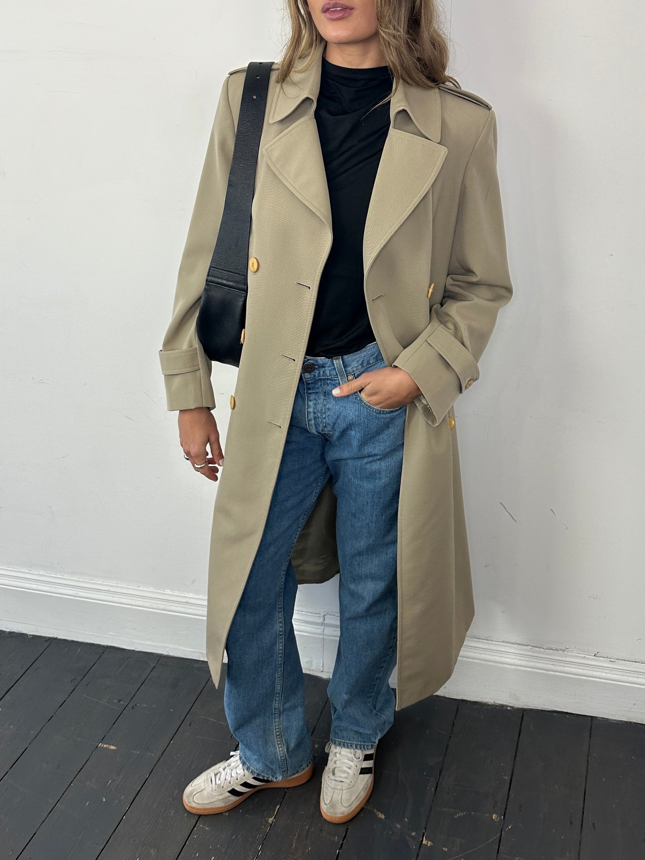 Vintage Italian vintage pure wool double-breasted belted trench coat in classic style, with lapels and button details.