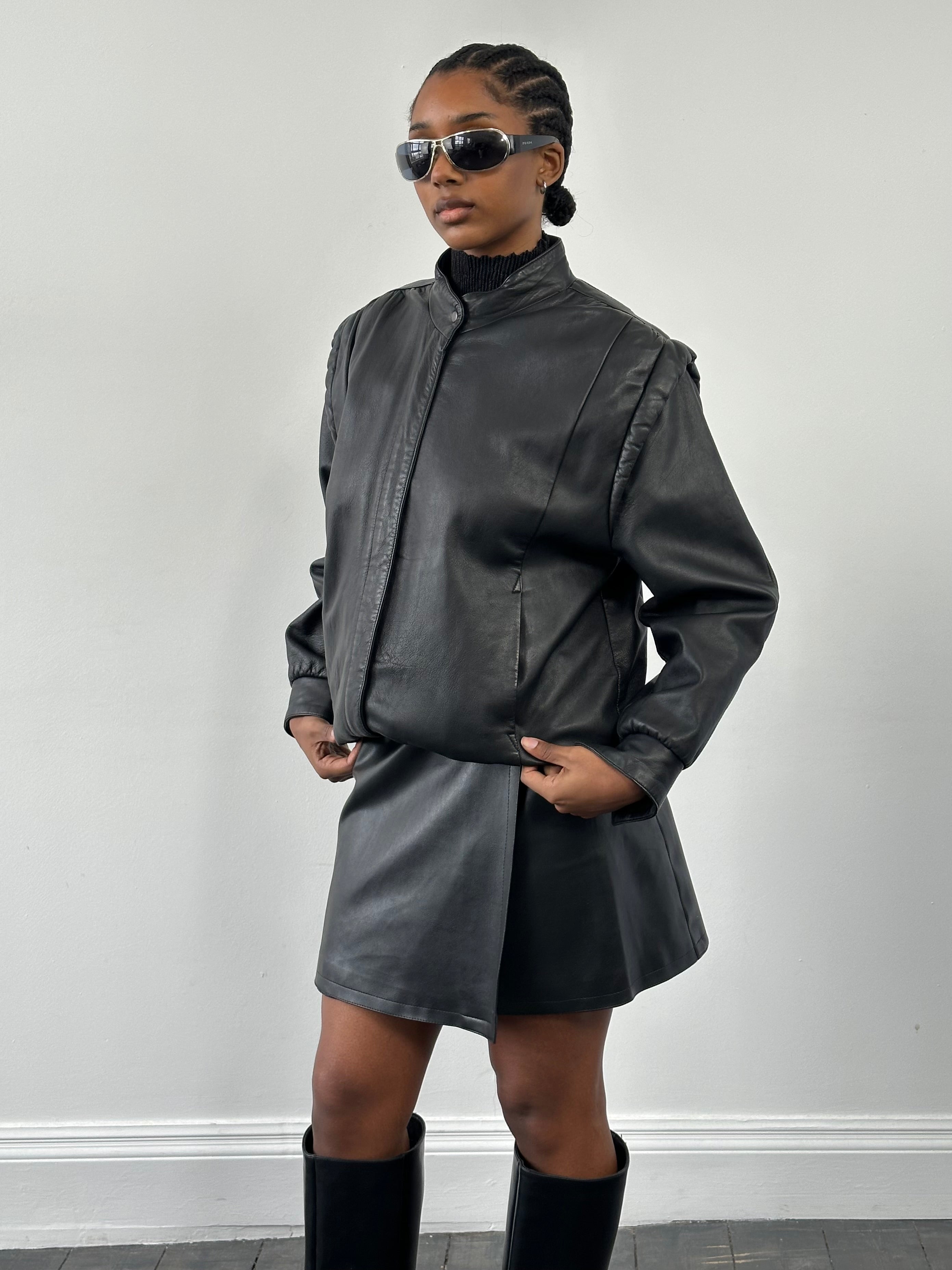 Vintage 1990s leather bomber jacket in size M, featuring classic design, brown leather, ribbed cuffs, and a front zip closure.