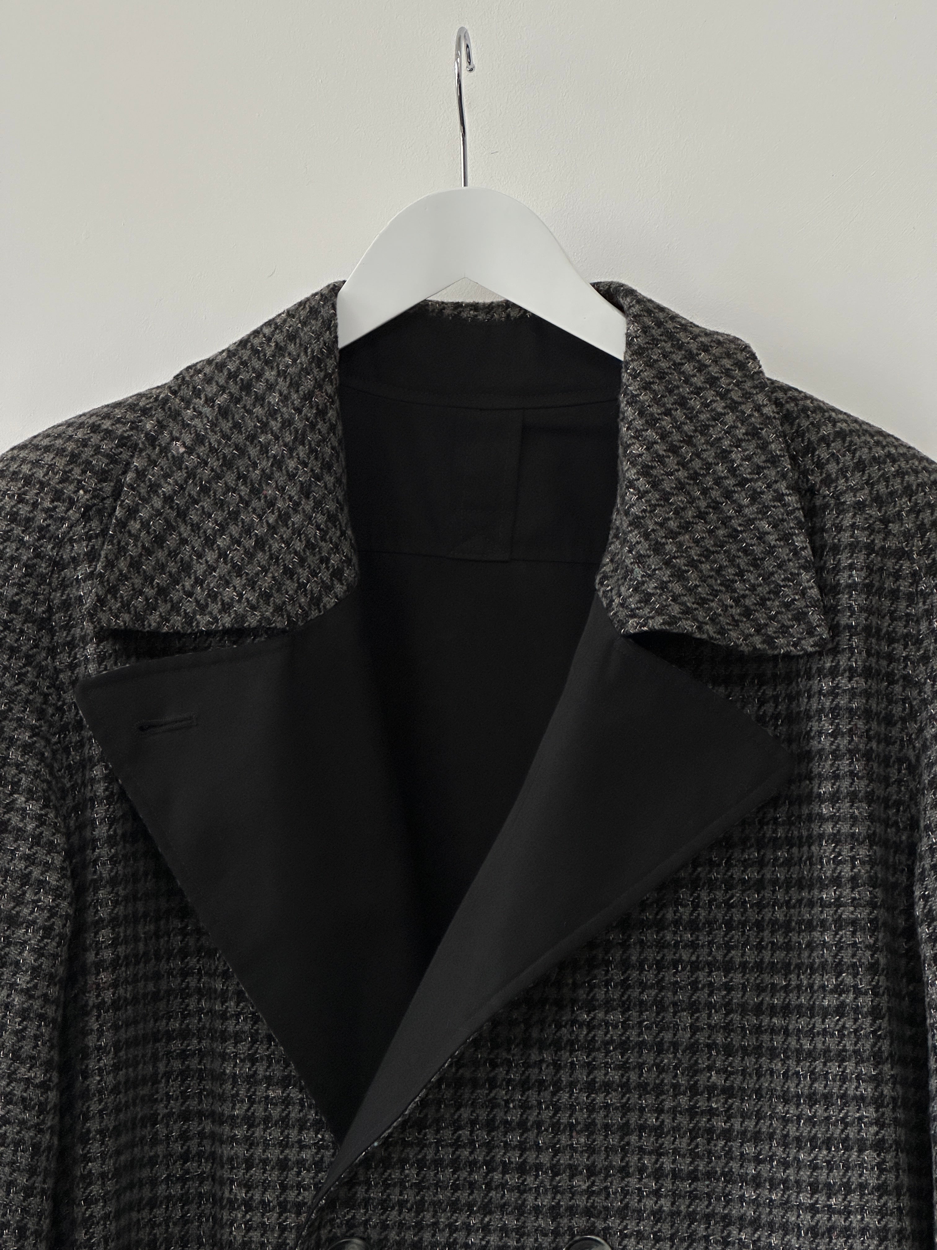 Vintage reversible wool trench coat with belt in XL size, featuring classic design and durable fabric for versatile styling.