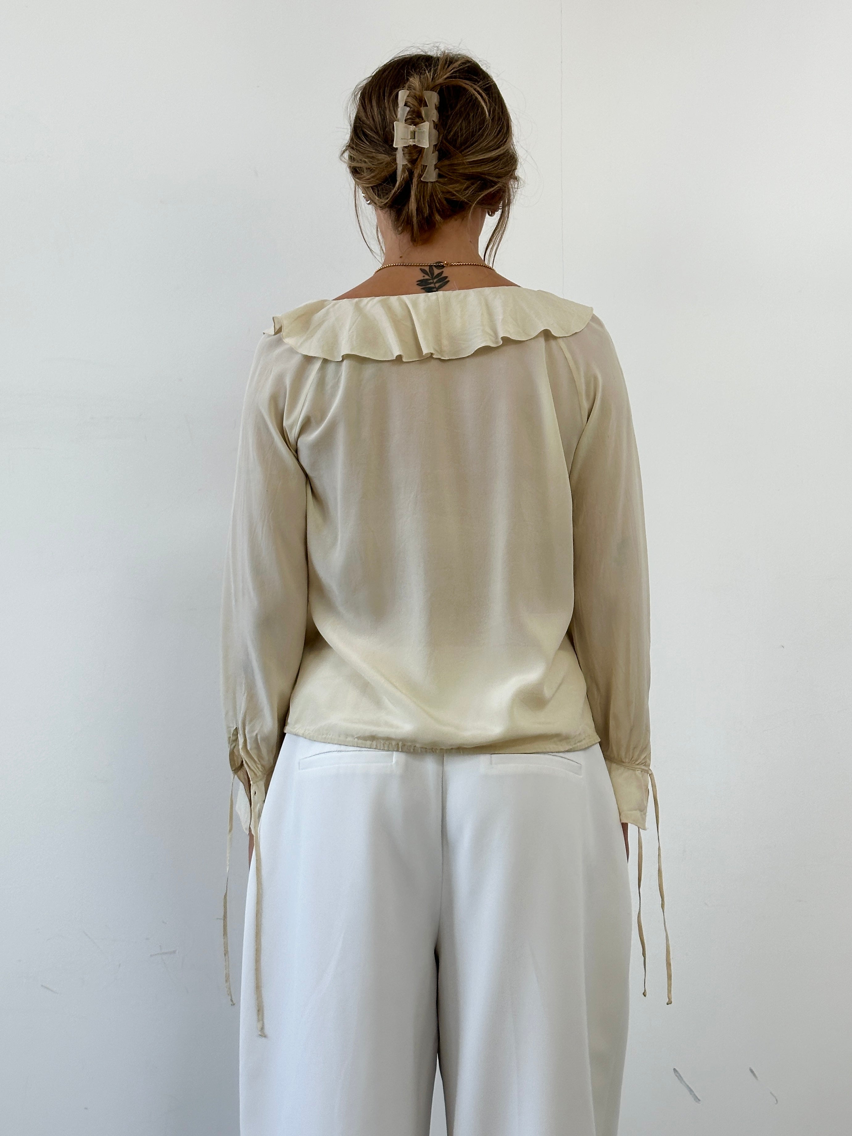 Max Mara pure silk ruffle tie-front blouse in white, featuring a feminine design with ruffled details and a classic shirt style.