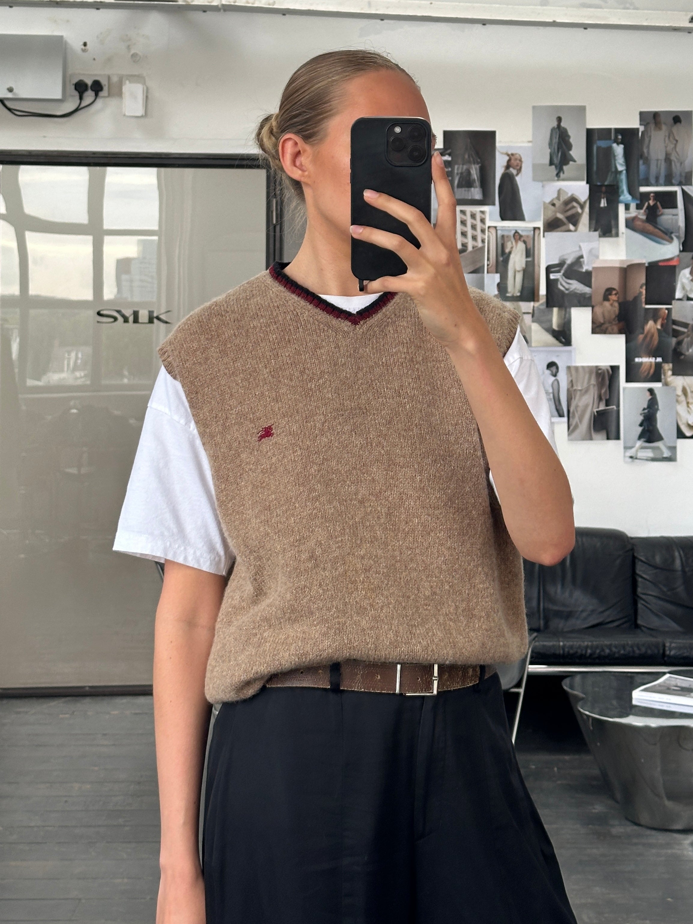 Burberry London 2000s pure wool sleeveless logo knitted jumper in beige, featuring the iconic Burberry check pattern and ribbed neckline.