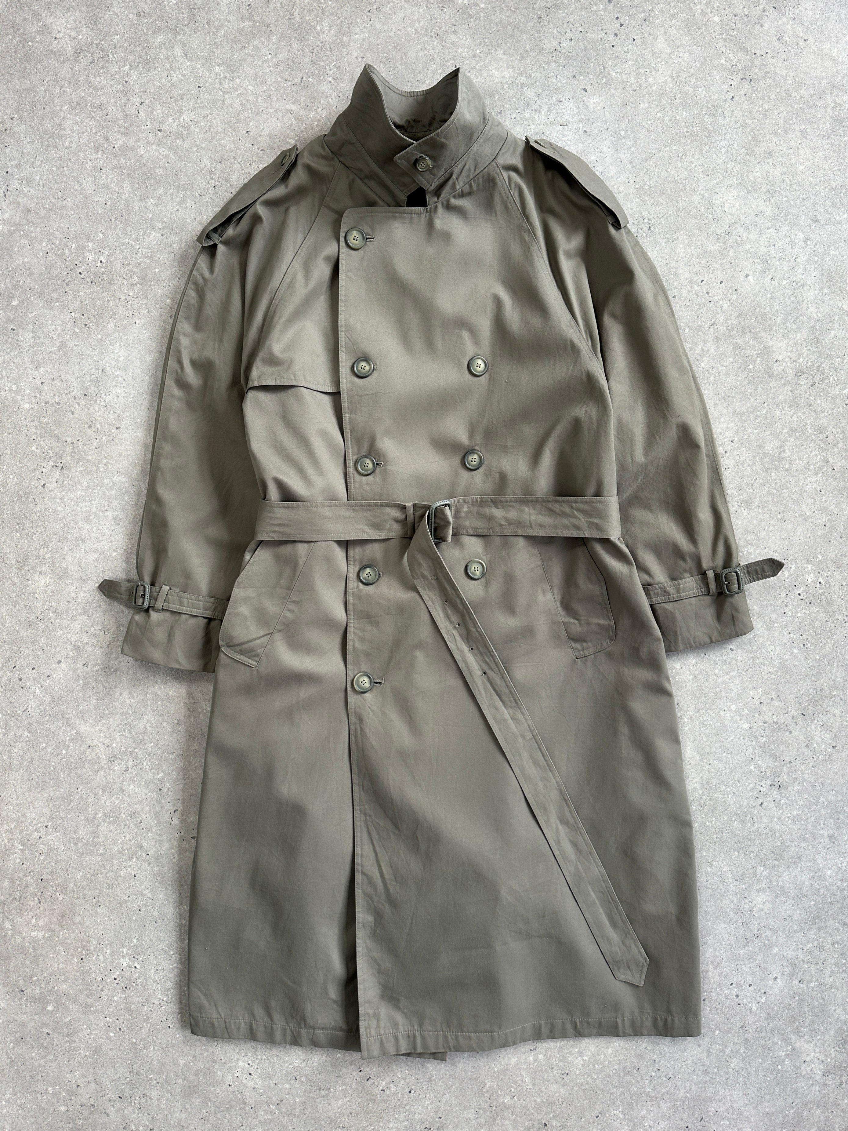 London Fog 1980s high neck belted trench coat in beige, oversized XXL style with double-breasted design and classic trench details.