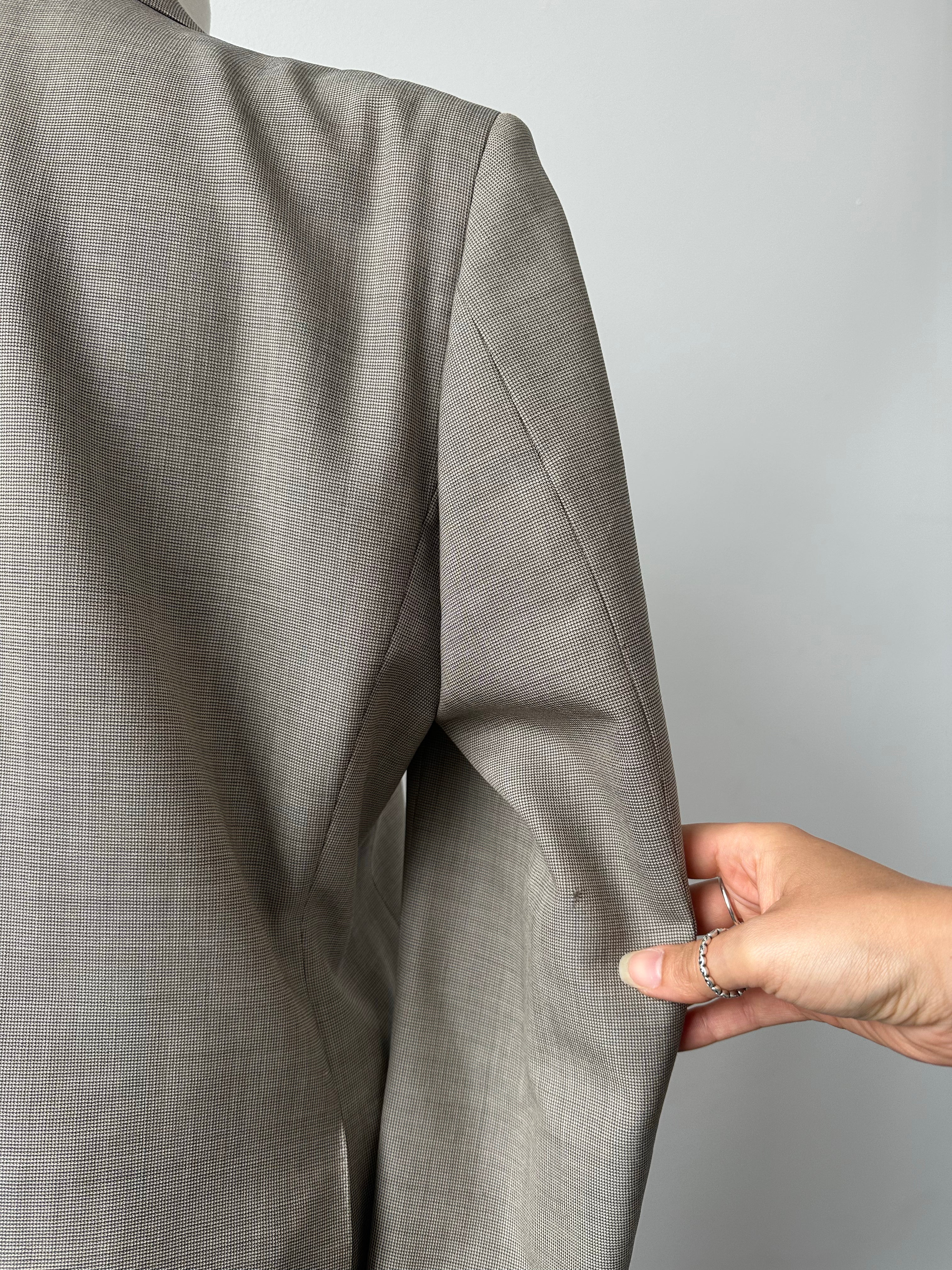 Burberry 1990s pure wool single-breasted suit, men's size M/W32, tailored fit with classic check pattern, front view.