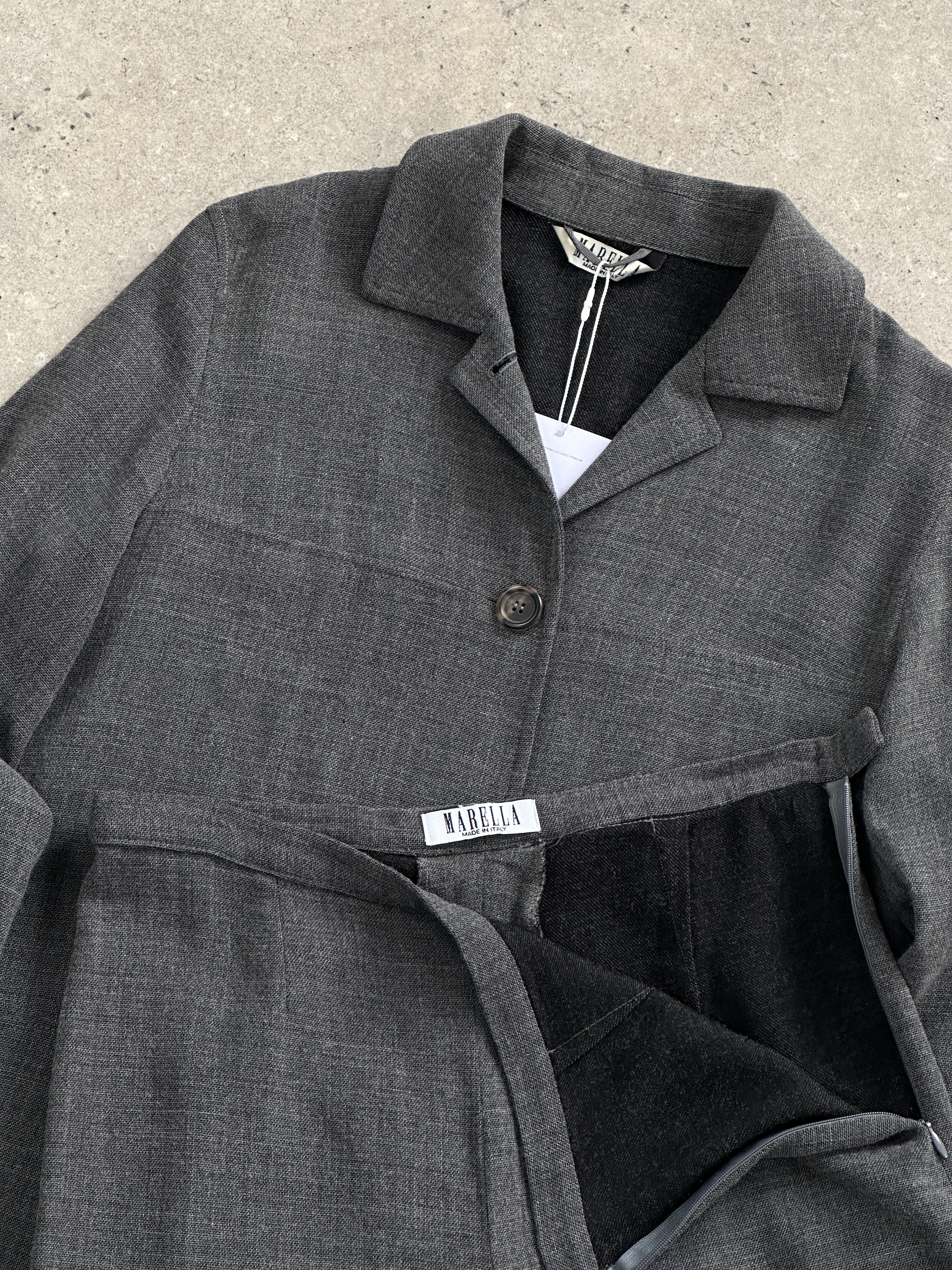 Marella wool two-piece trouser and jacket set, tailored blazer and matching trousers in a classic wool fabric.