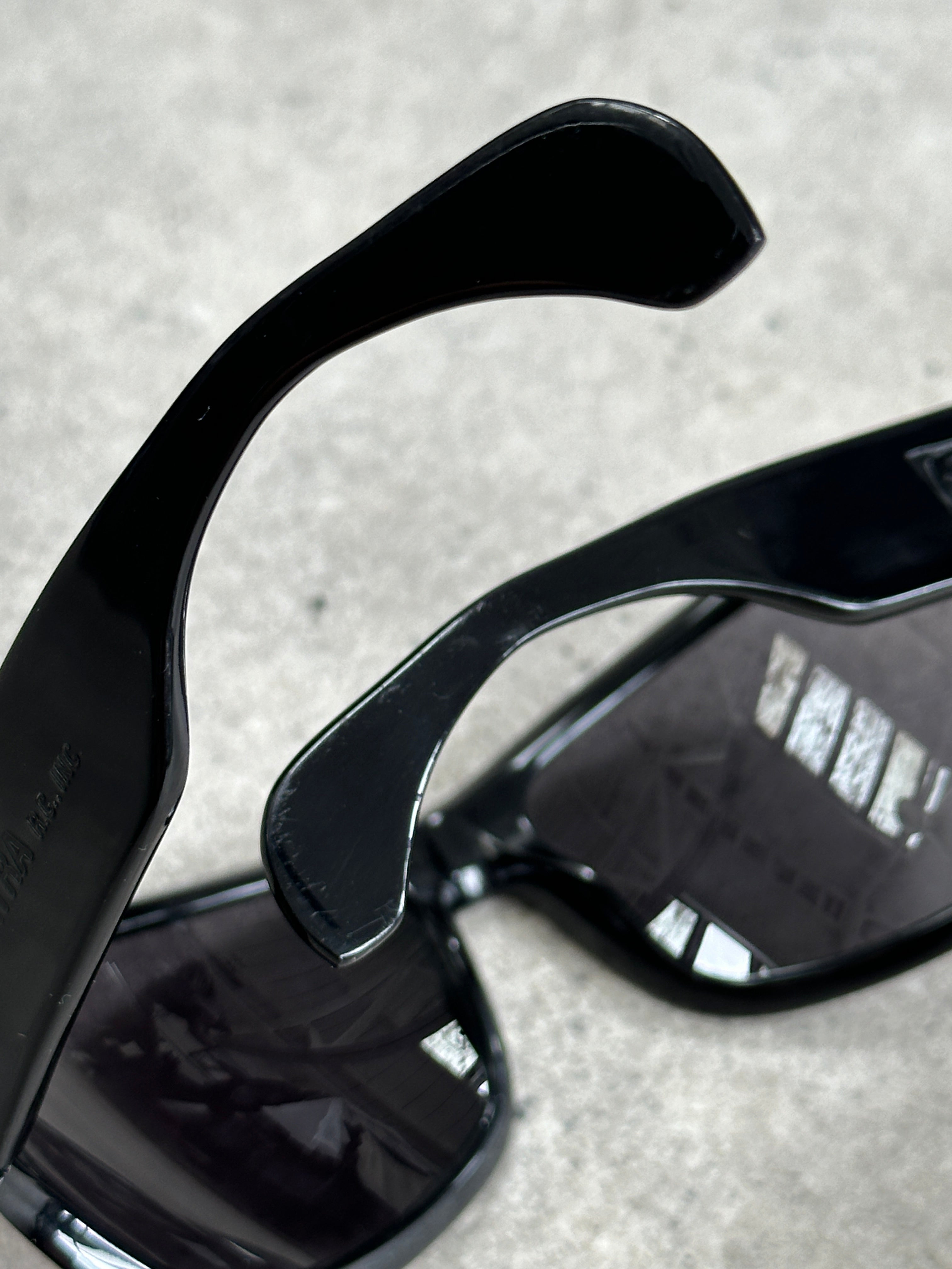 Vintage 2000s oversized shield sunglasses with bold black frames and dark tinted lenses, stylish vintage sunglasses for a retro look.