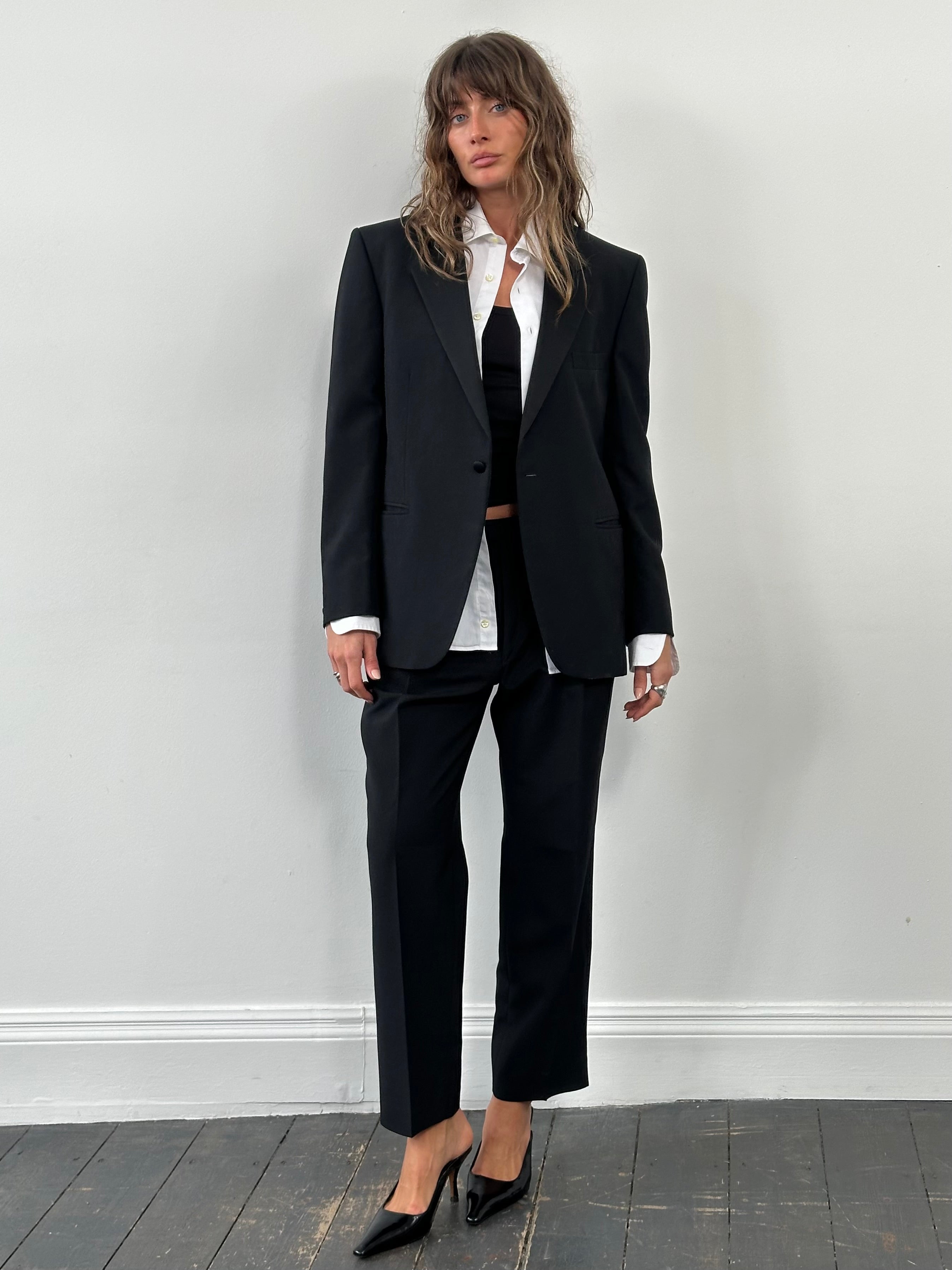 Christian Dior 1990s wool single-breasted tuxedo suit, size 42S/W32, tailored fit with classic lapels and elegant design.