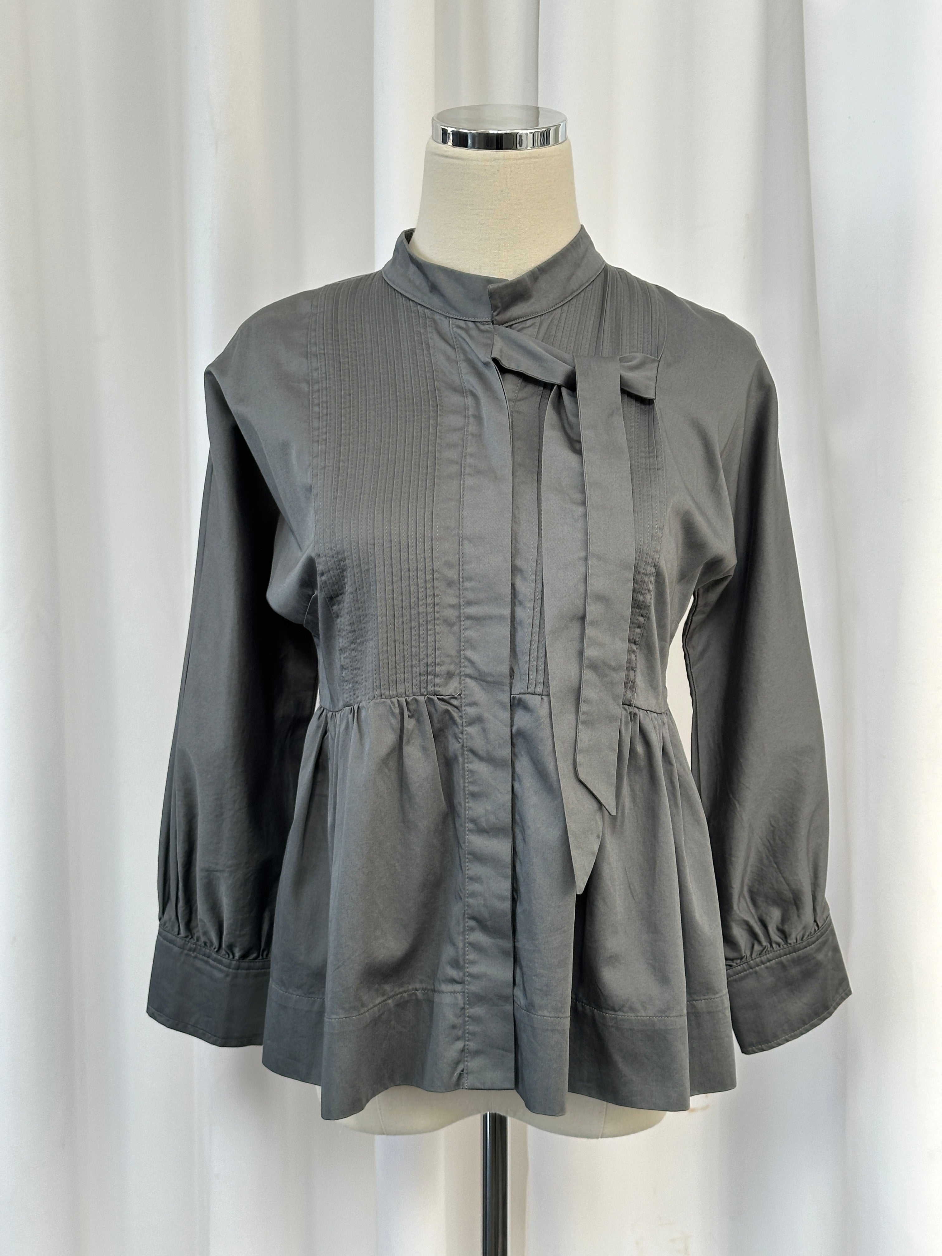 Vintage 2000s peplum cotton tie shirt in XS/S, featuring a retro-inspired design and classic fit.