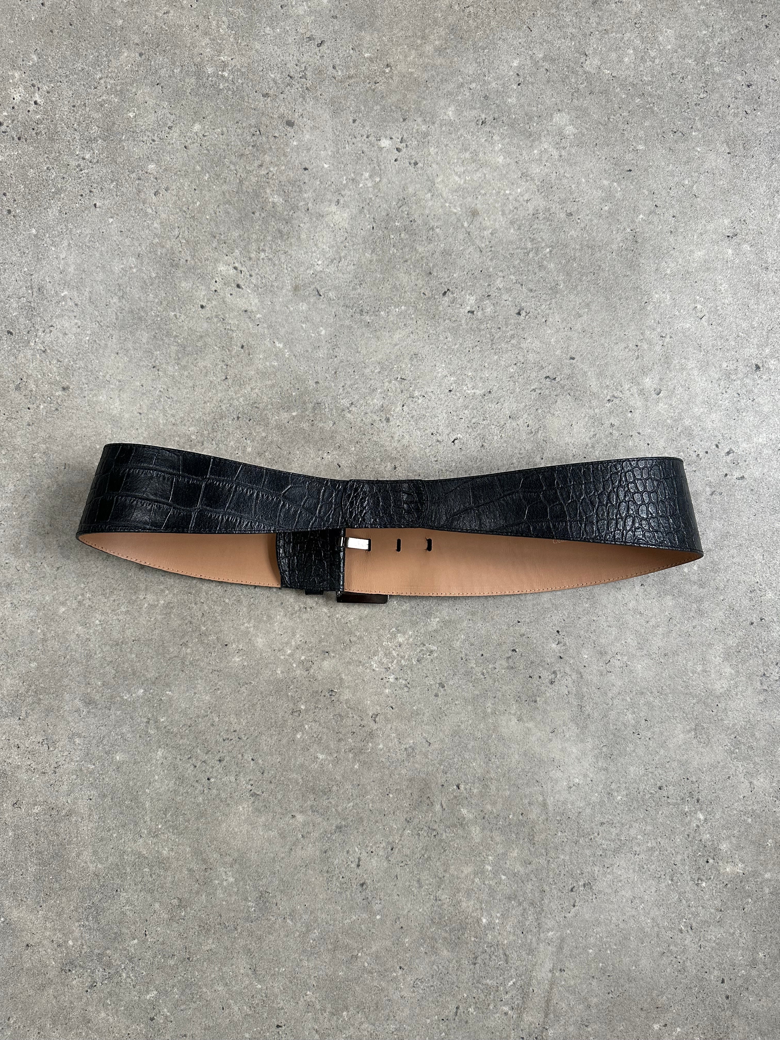 Vintage 1990s square buckle leather chunky belt with adjustable W34-36, featuring a classic design and durable craftsmanship.
