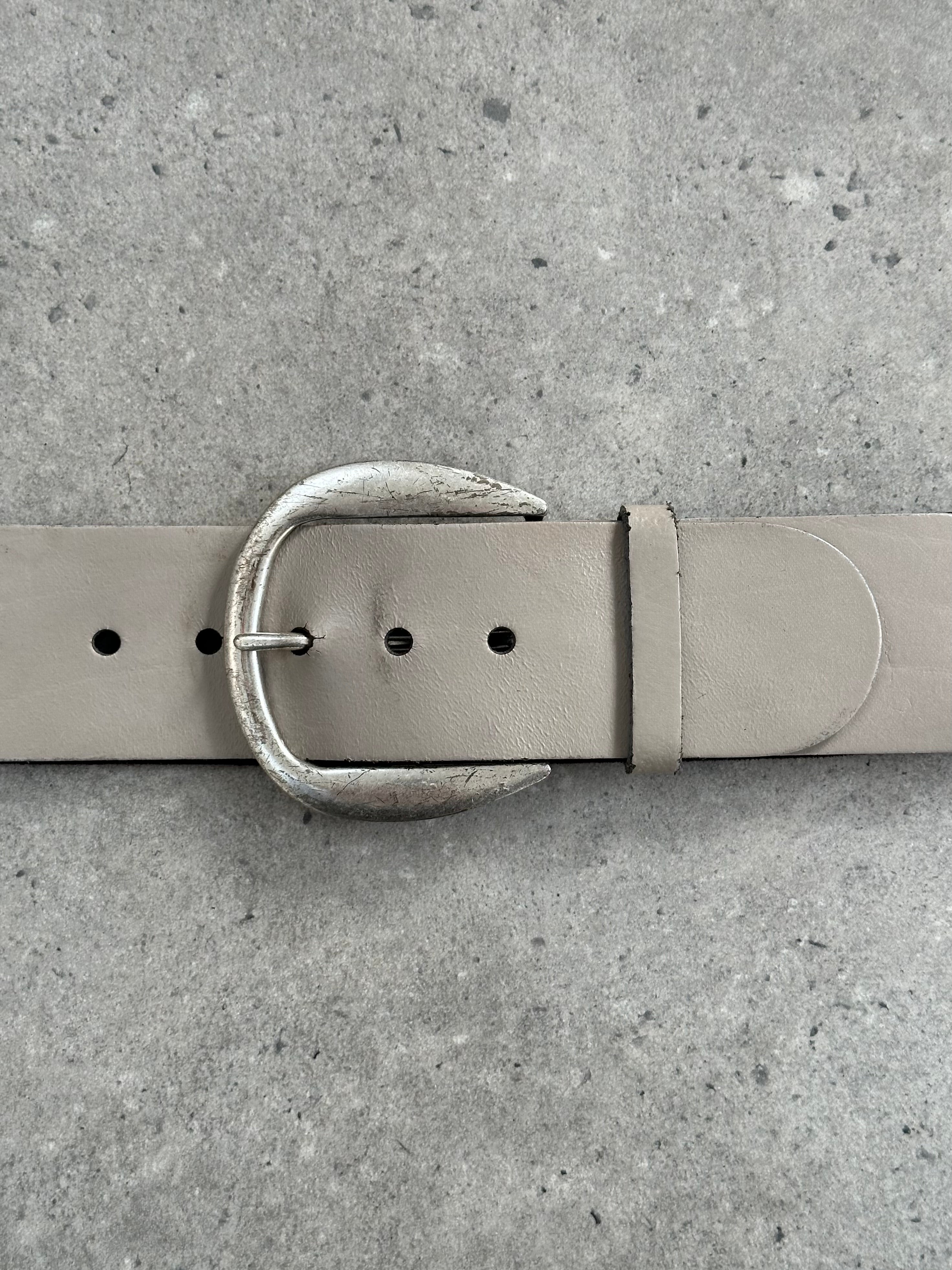 Vintage Italian 1990s chunky leather belt with large buckle, size W37-41, stylish retro accessory for men and women.