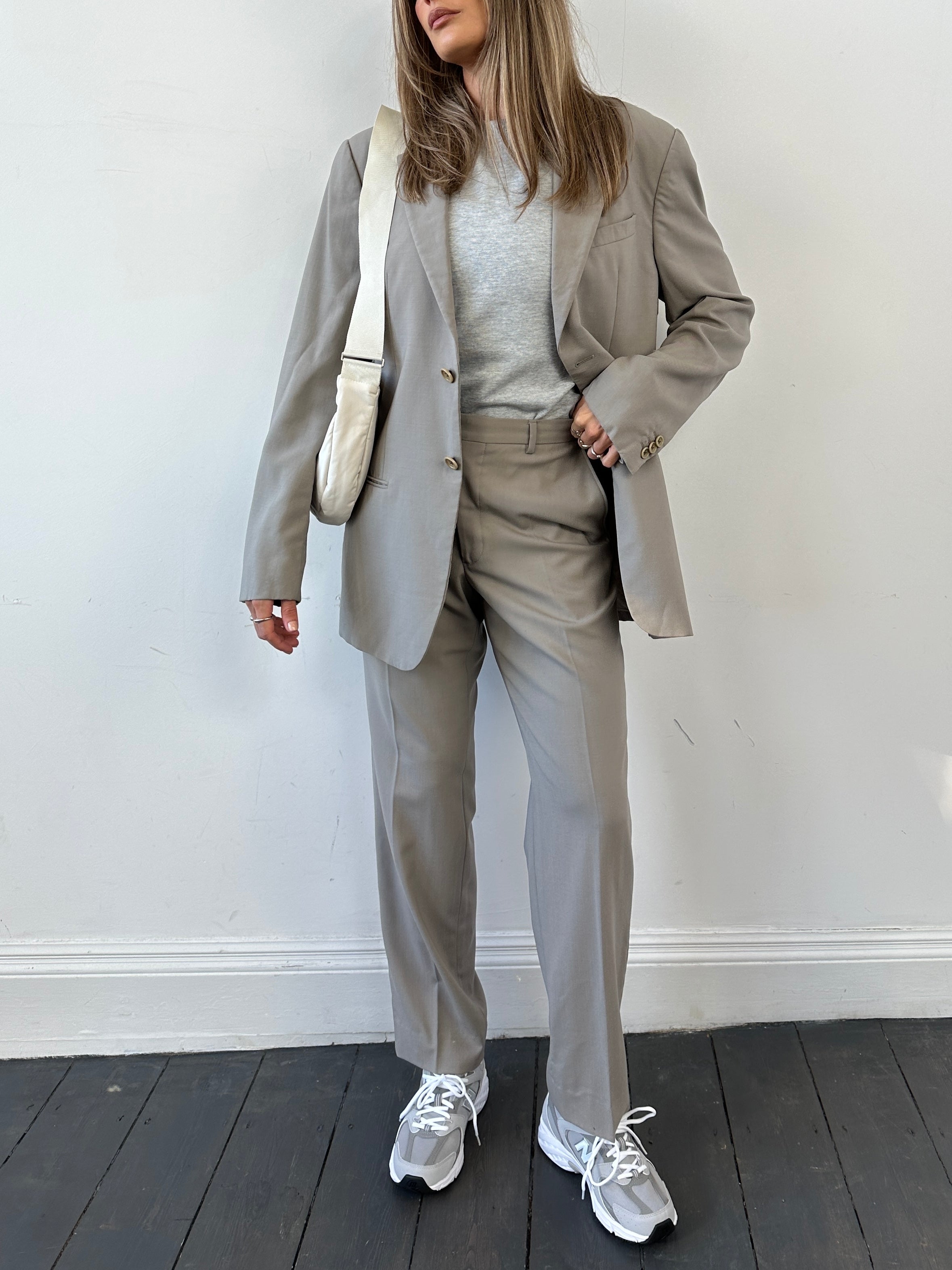 Armani Pure Wool Relaxed Suit - 40R/W32 - SYLK