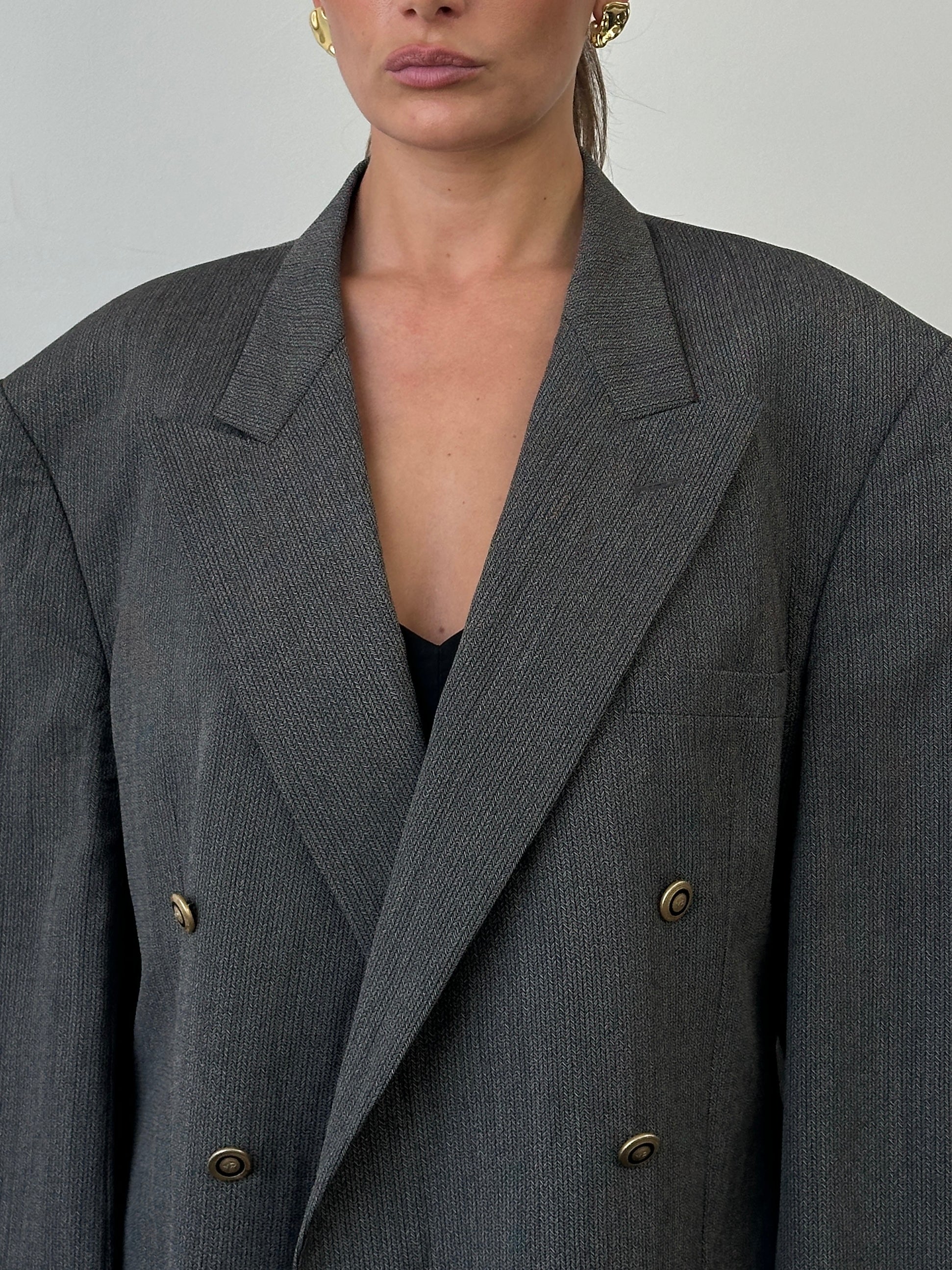 Versace Classic V2 1990s bespoke double-breasted blazer in size 46R/XXL, featuring tailored design and luxury fabric.