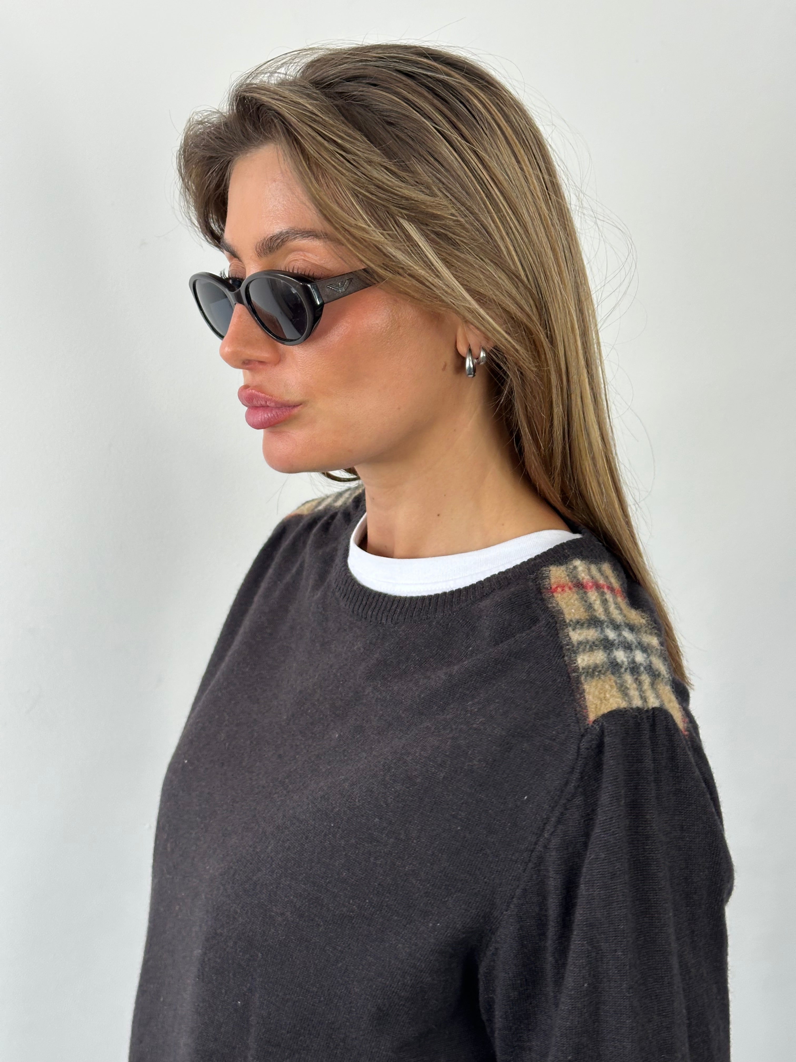 Burberry London 2000s wool knit jumper in size M, featuring classic pattern and cozy texture, displayed on a plain background.