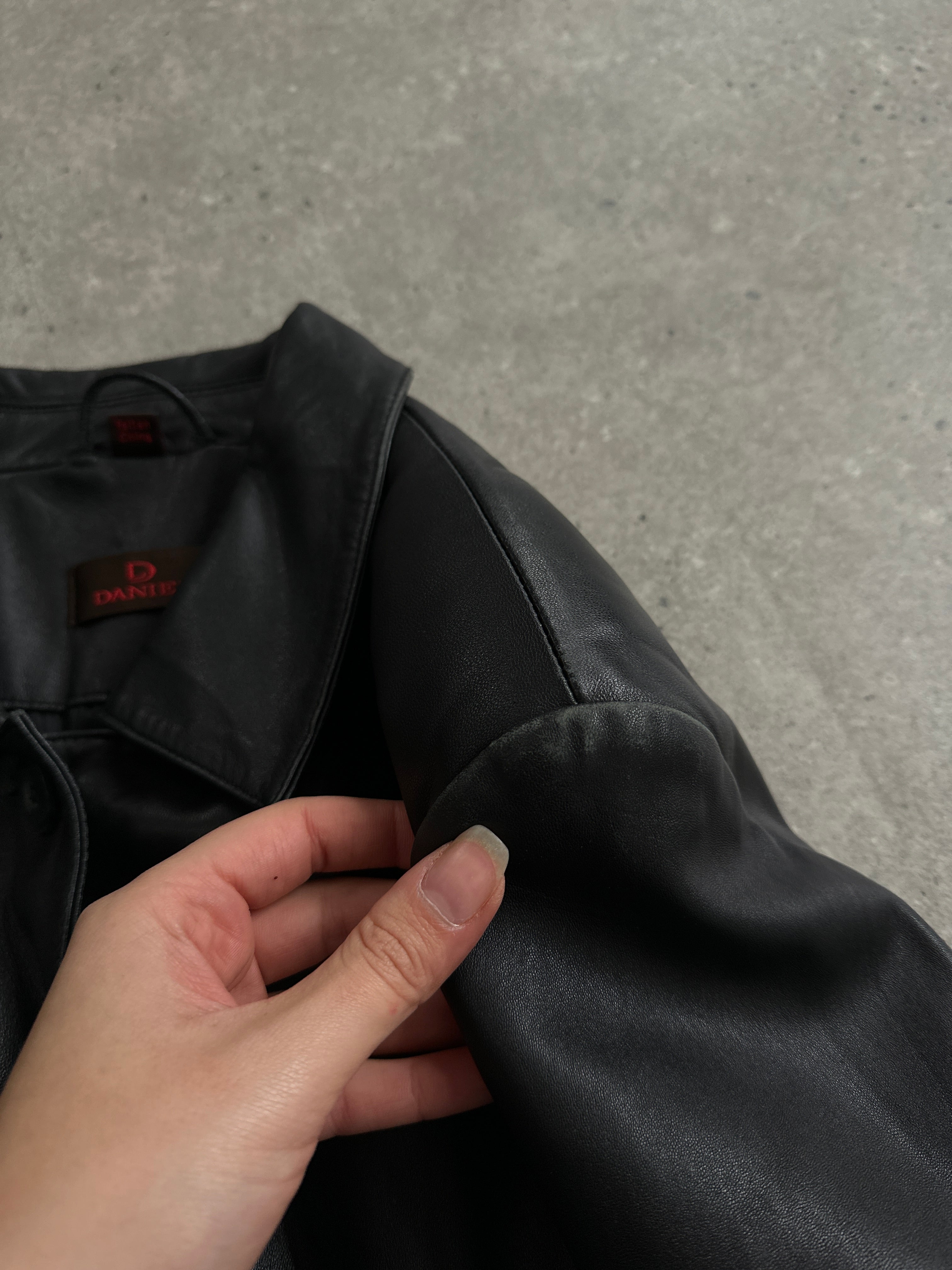 Vintage leather trench coat, vintage-style floor-length belted leather jacket in XL size, featuring classic design and leather texture.