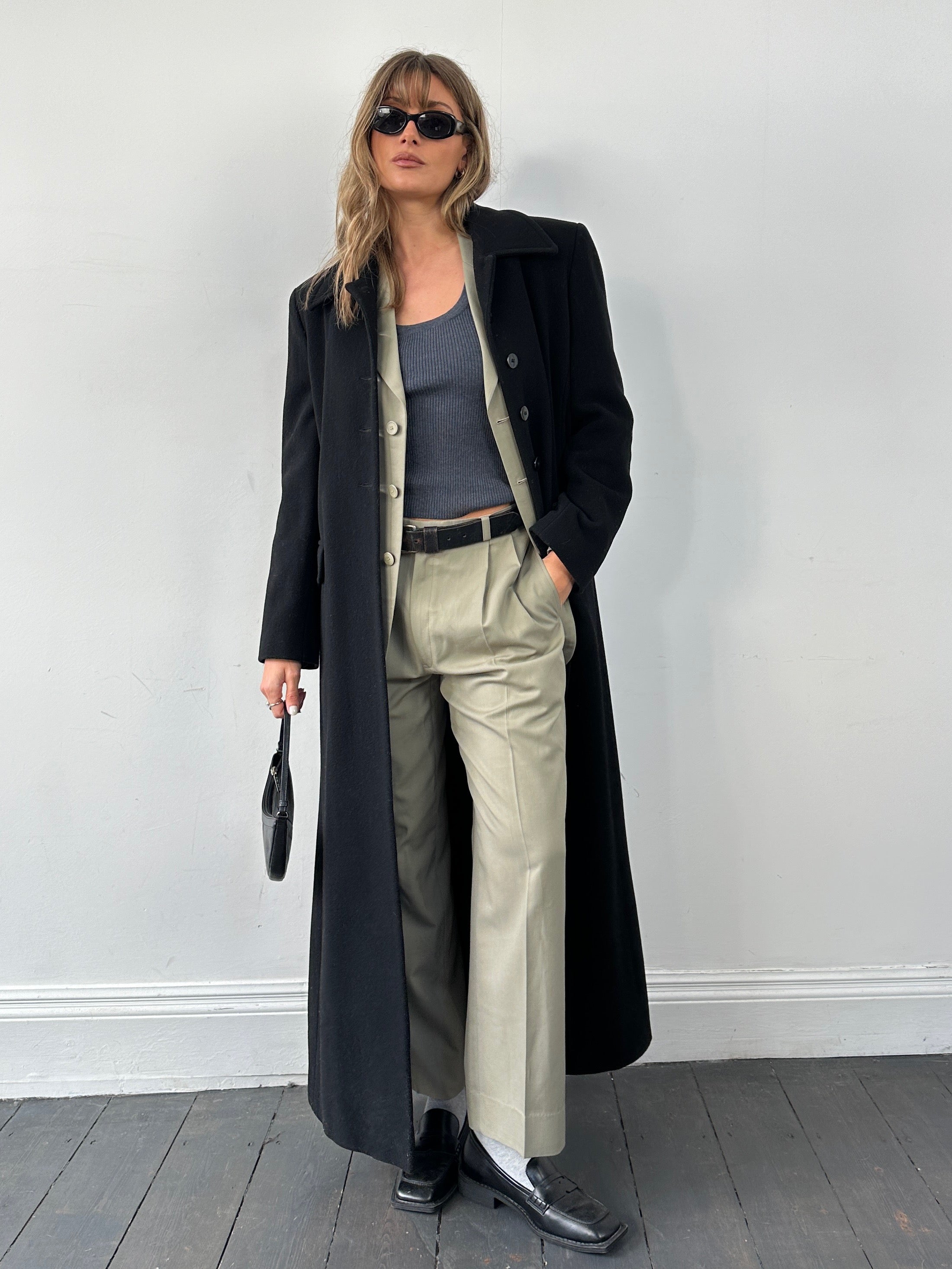 Vintage wool single-breasted A-line coat in size S, showcasing classic style with a tailored fit and vintage-inspired design.