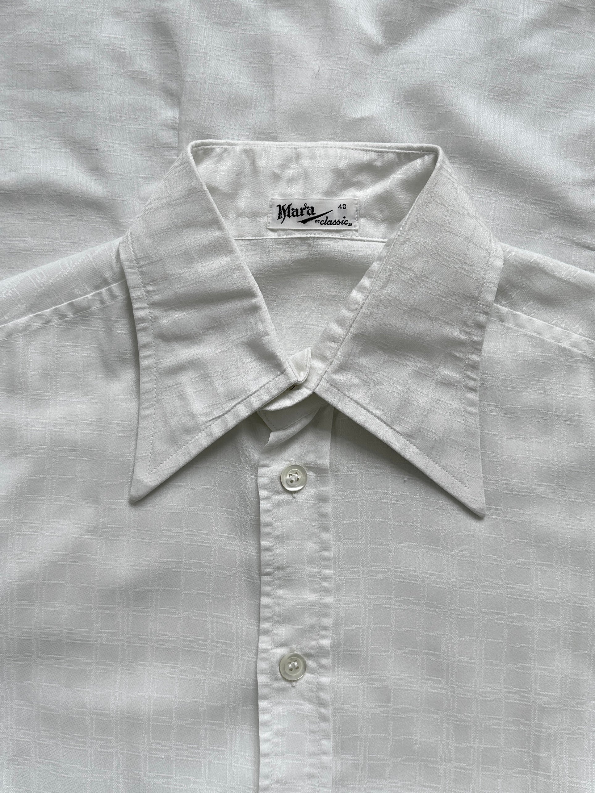 Vintage Italian cotton dagger collar shirt in S/M size, featuring a classic design with a button-up front and vintage detailing.