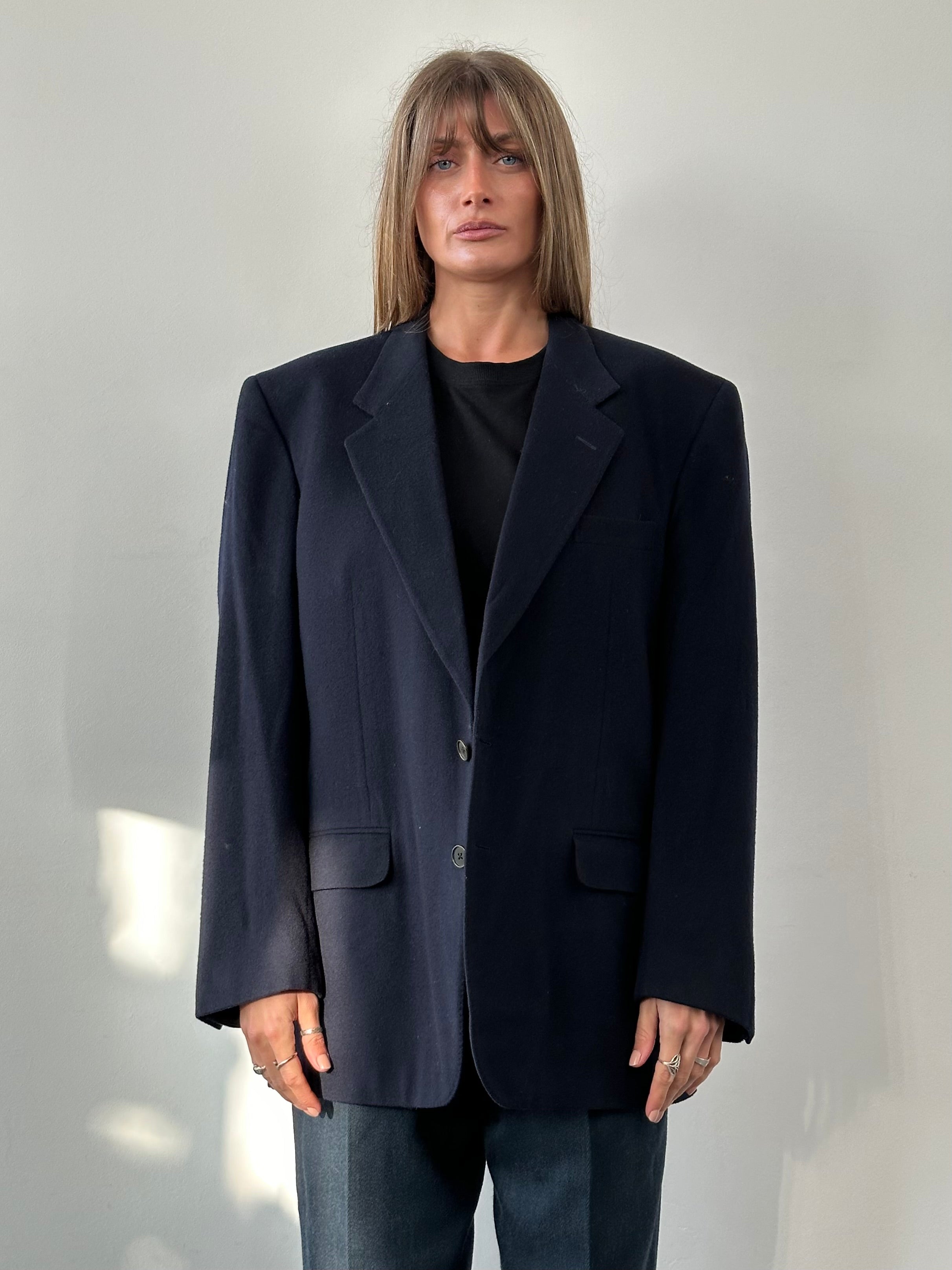 Aquascutum brushed wool cashmere single-breasted blazer in size 46R/XXL, tailored fit with classic lapel and button closure.