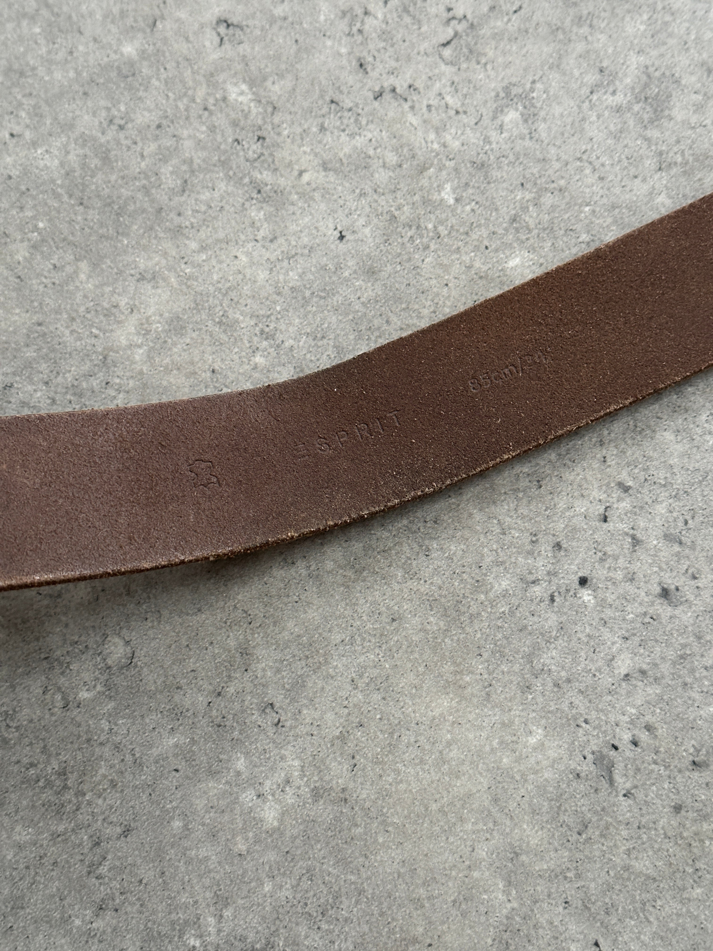 Vintage leather belt in W32-35 with classic buckle, showcasing textured brown leather and vintage style.