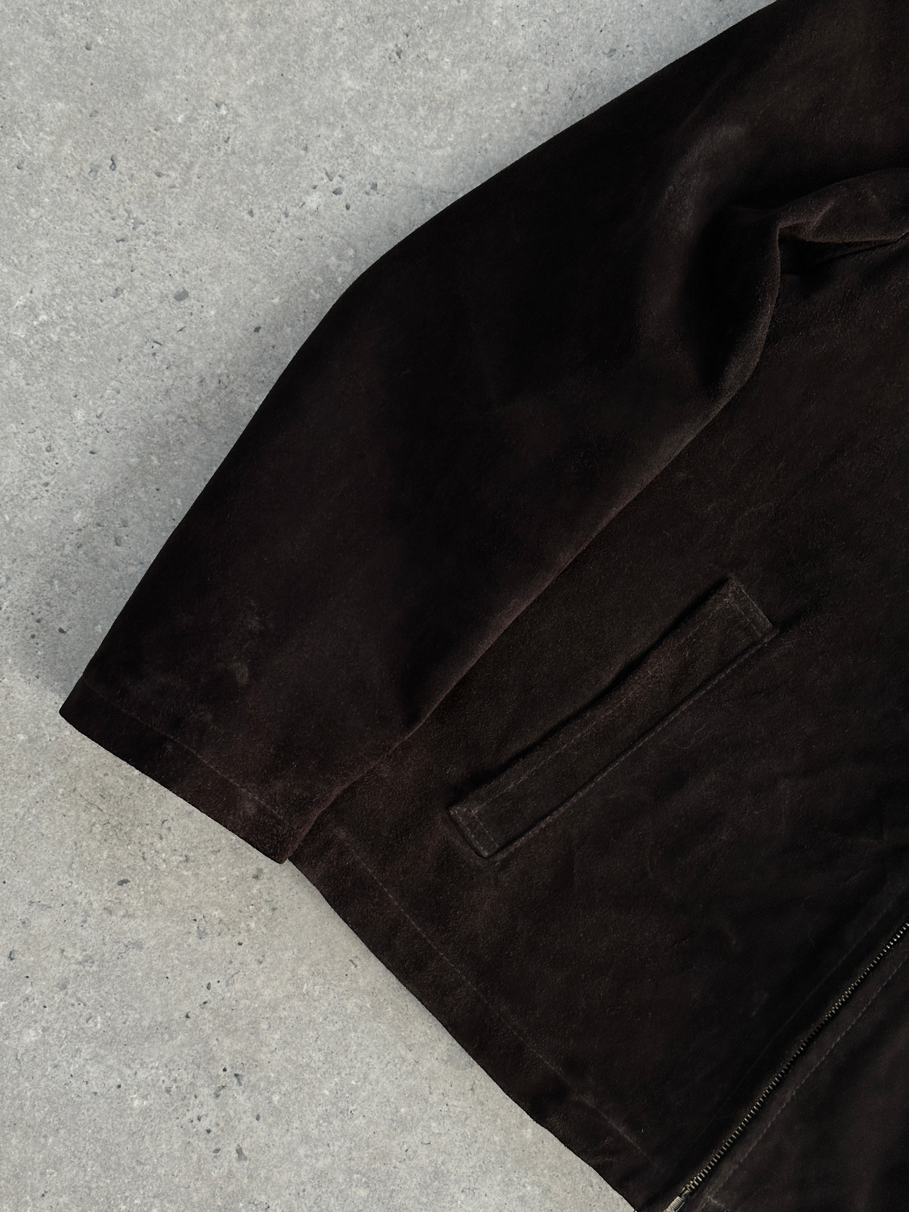 Vintage boxy suede jacket in size M/L, featuring a classic design with a soft, textured suede exterior and stylish fit.