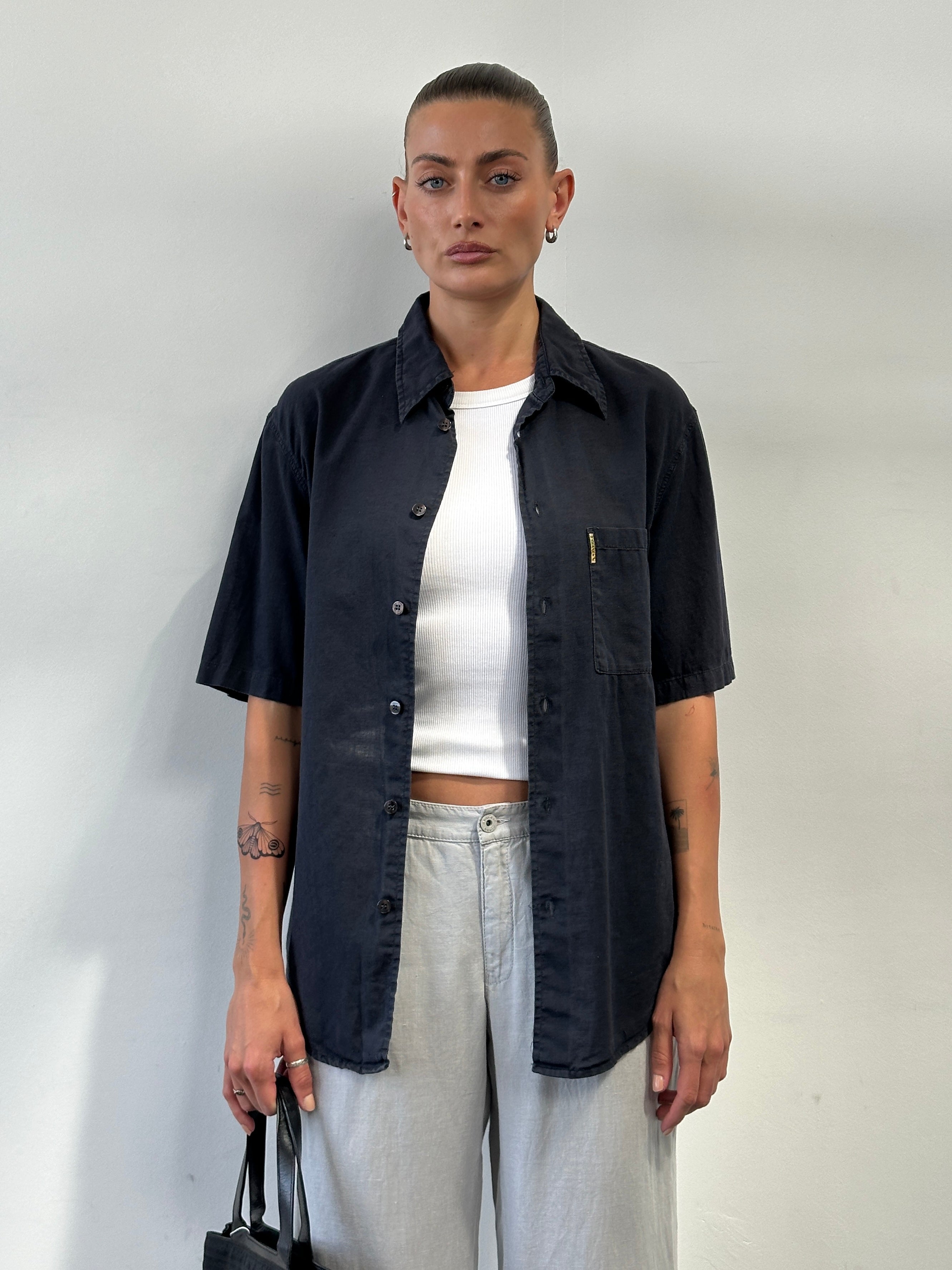 Armani Jeans cotton linen logo shirt in size M/L, casual men's shirt with brand logo, lightweight fabric, and stylish design.