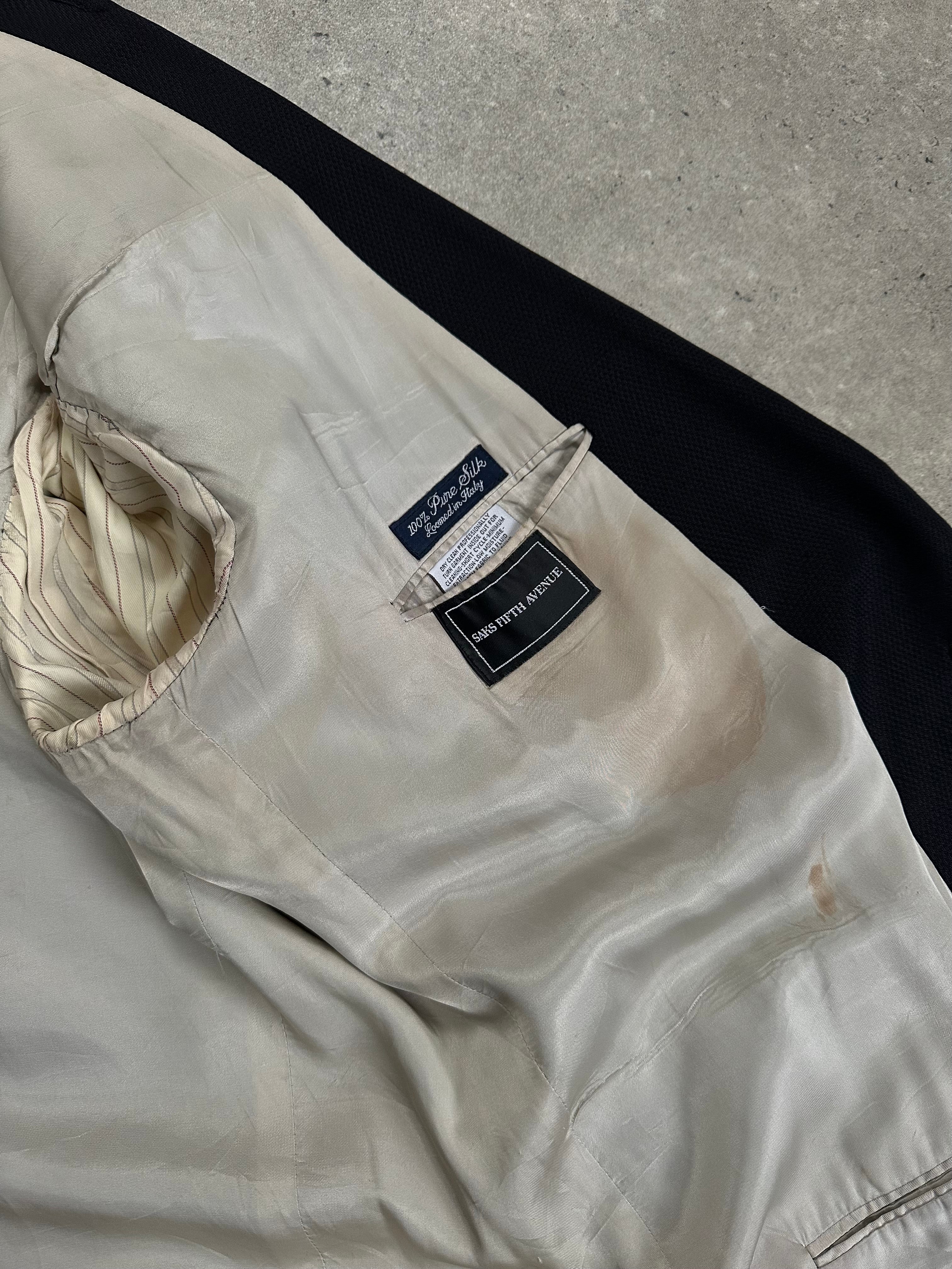 Burberry 1990s pure silk single-breasted blazer in size 46R/XL, tailored fit, classic design with button closure.