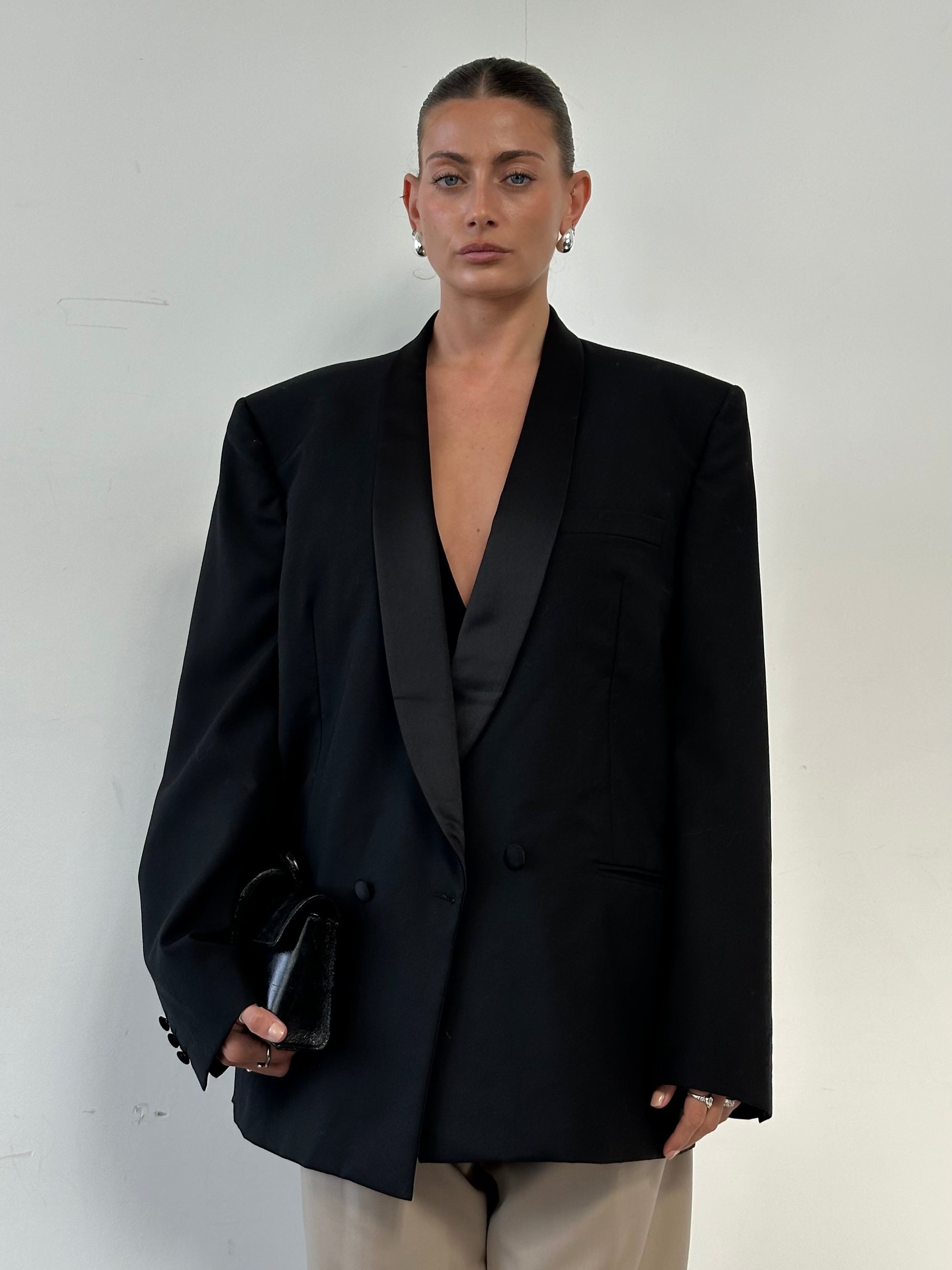 Vintage Italian vintage pure wool shawl tuxedo blazer in XL/XXL, featuring classic design and elegant tailoring.