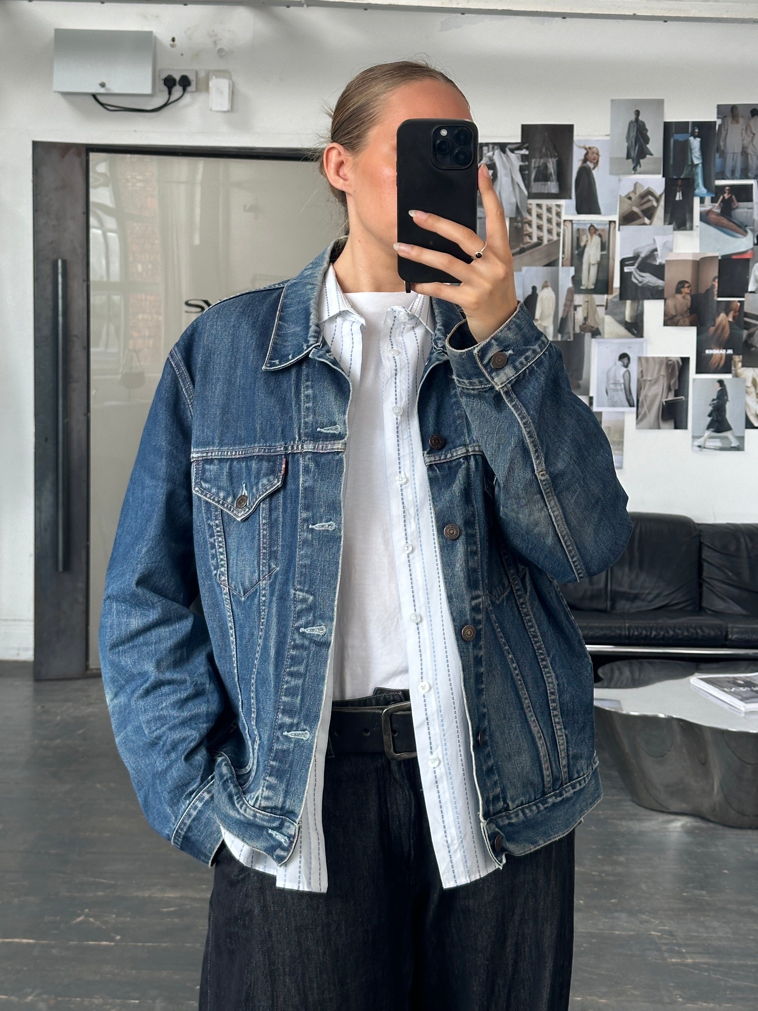 Levi’s 1990s mid wash denim jacket in size XL, classic fit with button-up front and chest pockets, casual streetwear style.