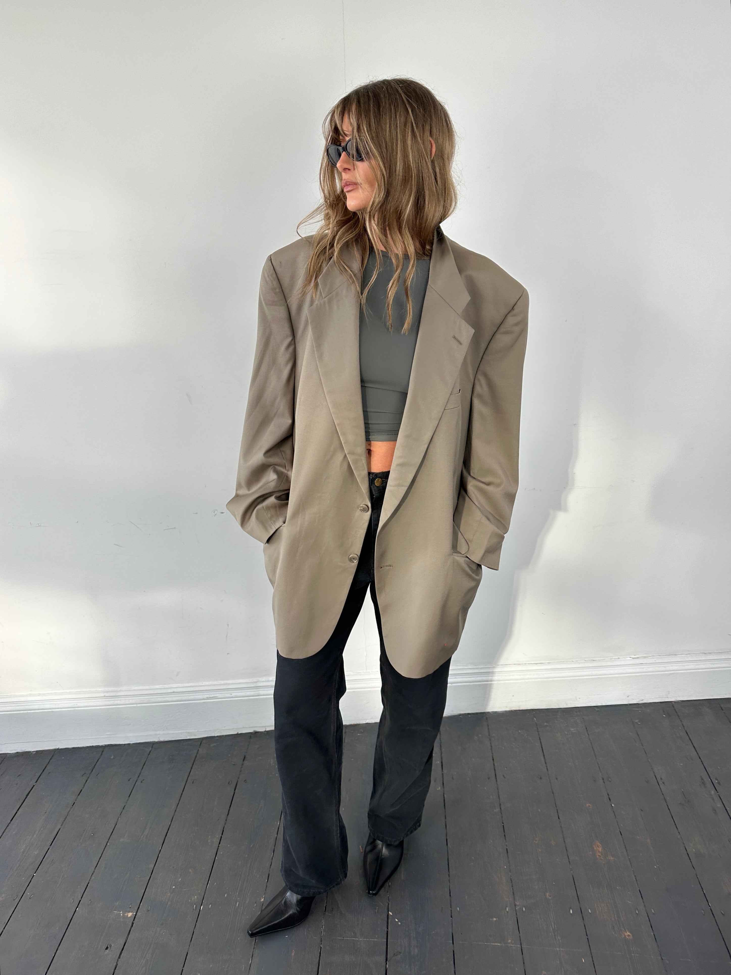 Burberry pure wool single-breasted blazer in XXL size, tailored fit, classic design, dark check pattern, displayed on a hanger.