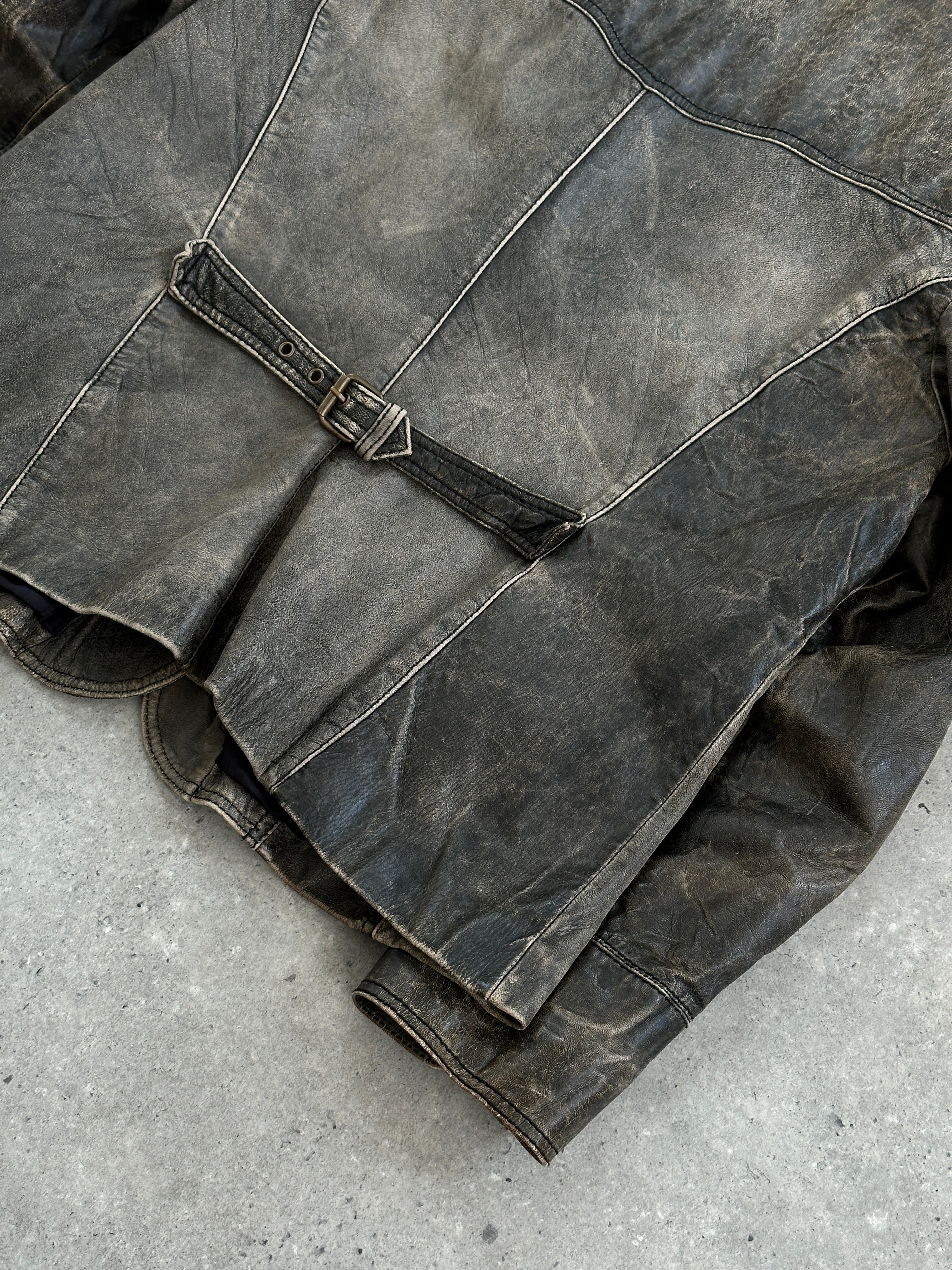 Vintage aged leather blazer jacket in size M, showcasing classic style and rich texture with a tailored fit.