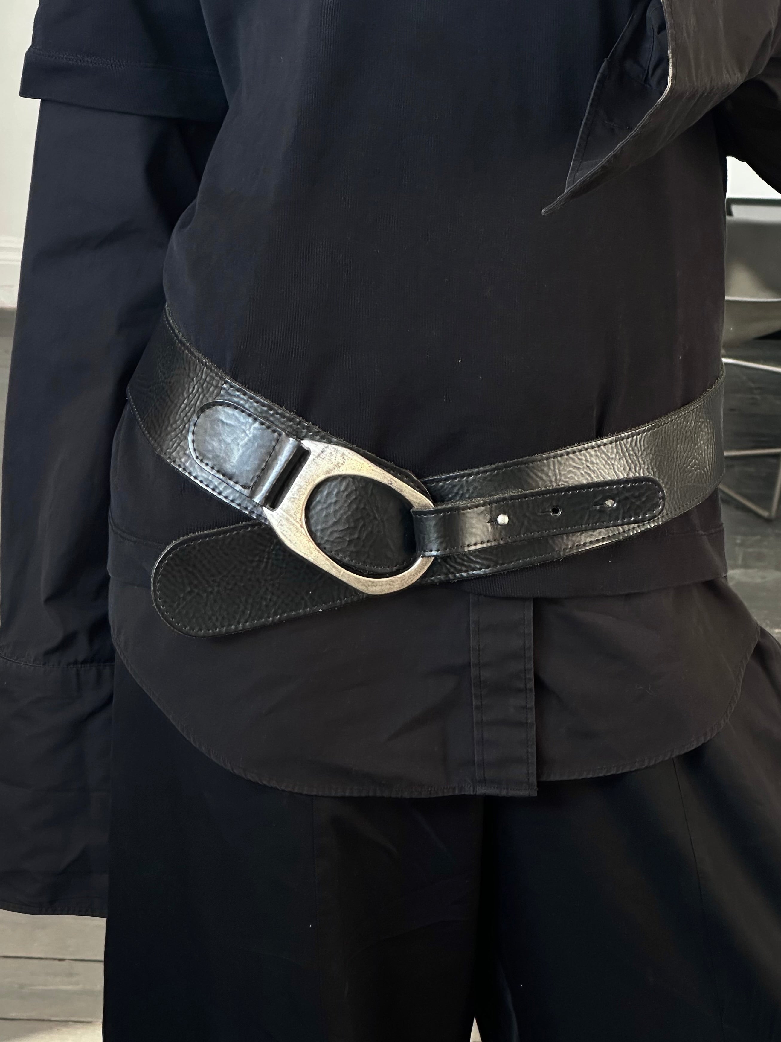 Vintage 1990s sculptural leather chunky belt in brown, waist size W36-38, with bold, textured design and sturdy buckle.