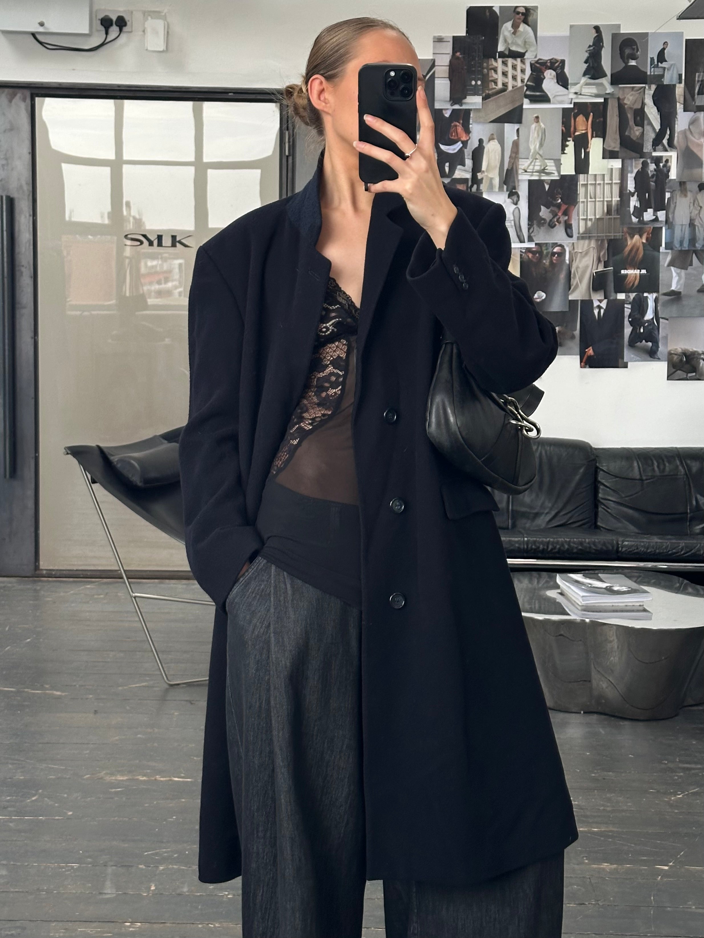 Vintage 1990s pure wool single-breasted coat in size L, classic vintage coat with tailored fit and timeless style.