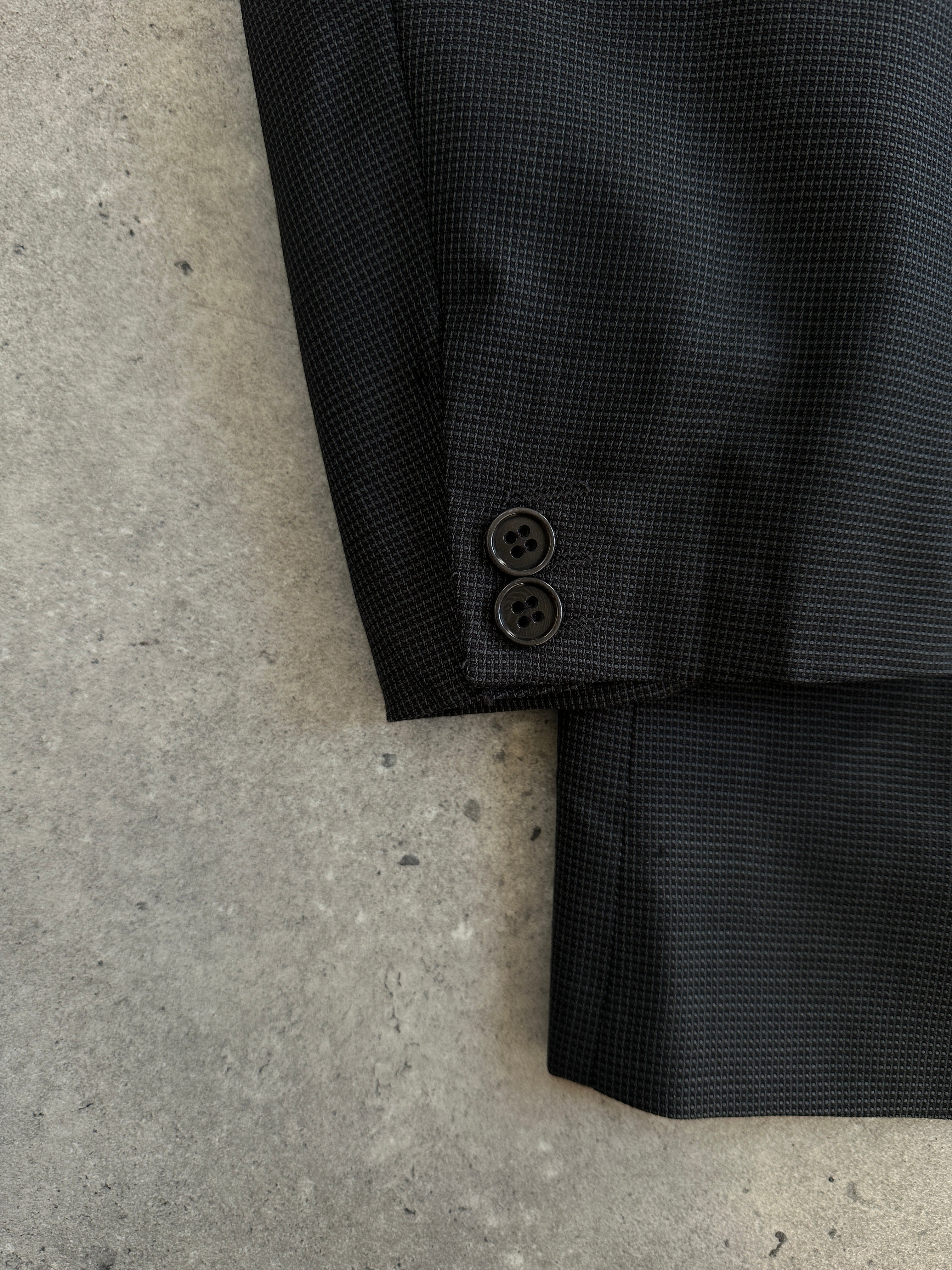 Armani Collezioni 2000s pure wool blazer in size 44R/XL, tailored fit with classic lapel and button closure, dark navy color.