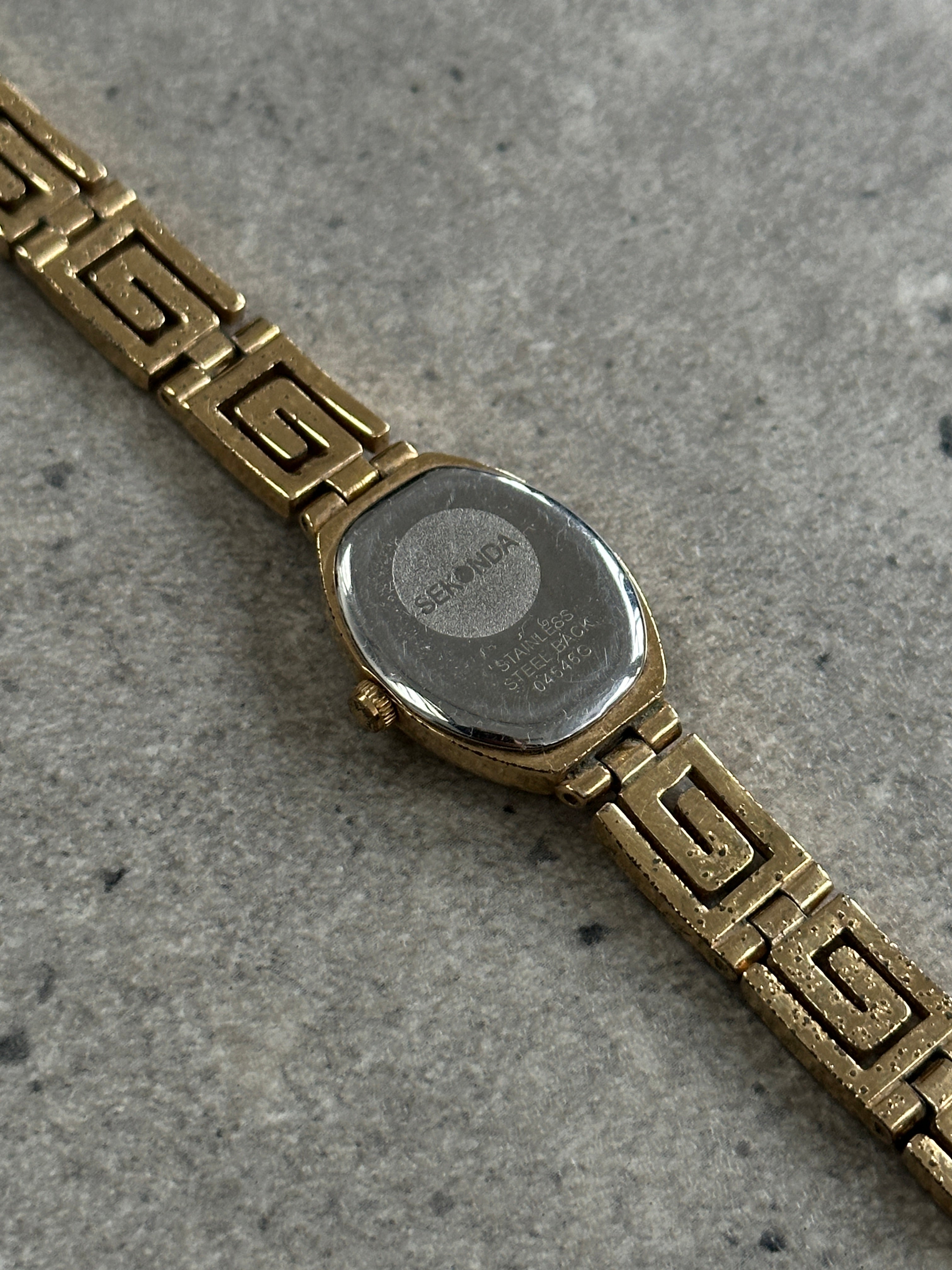 Sekonda 1990s oval gold-tone geometric quartz watch with sleek design and classic style, featuring a gold finish and oval face.