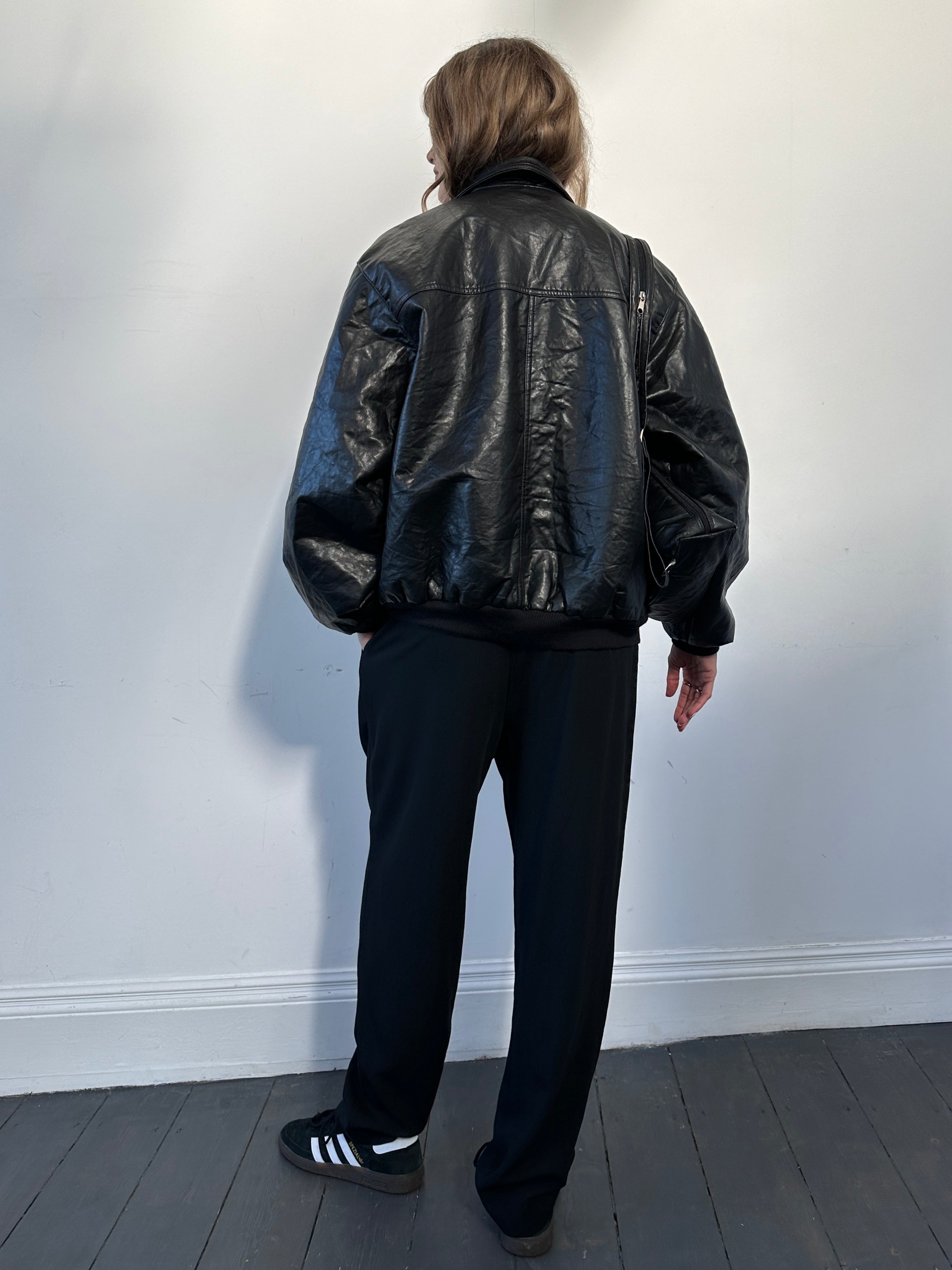 Vintage Italian faux leather bomber jacket in size L, featuring classic design and textured leather appearance.