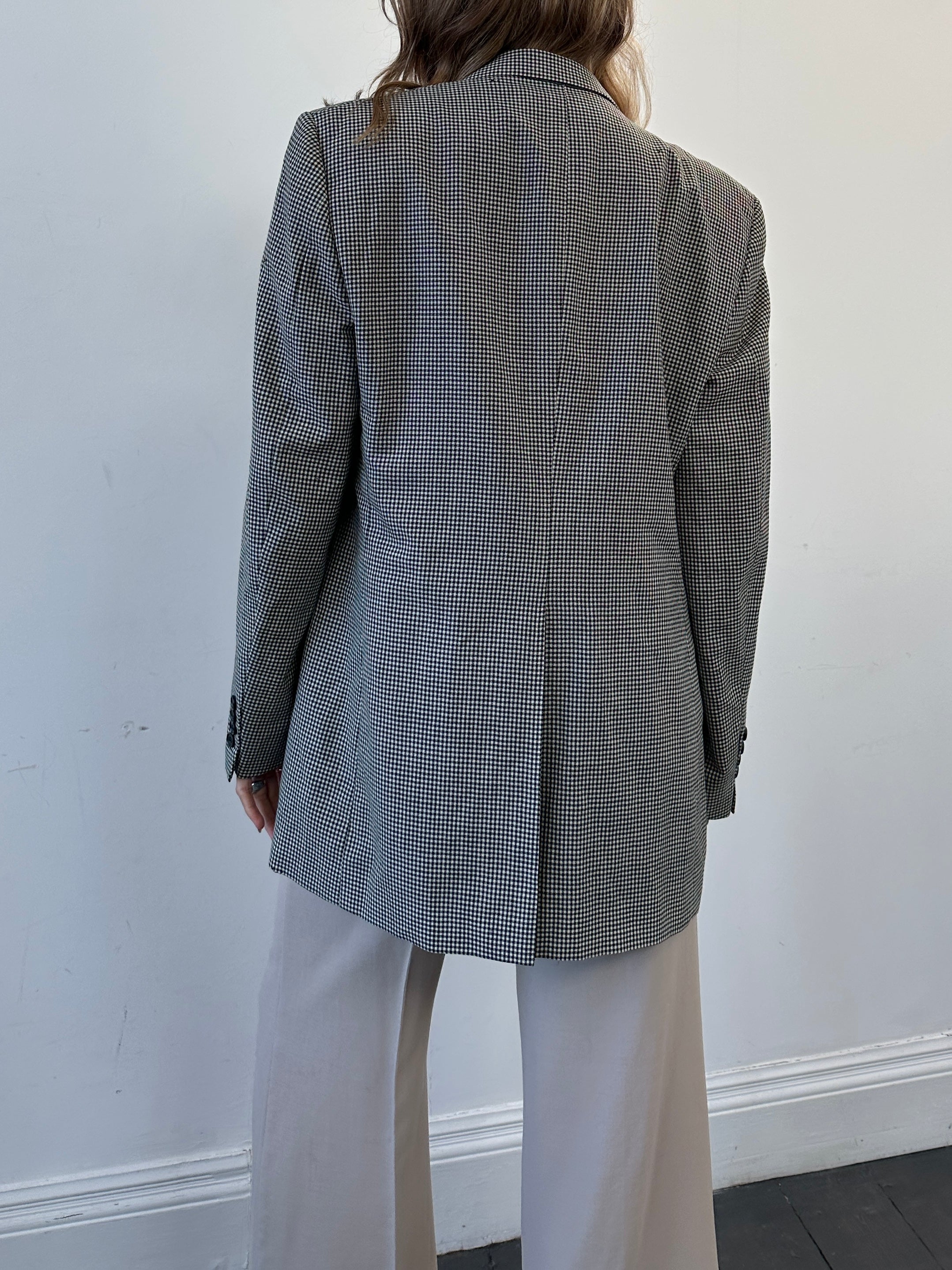 Aquascutum pure wool gingham single-breasted blazer in size L, tailored fit with classic collar and button closure.