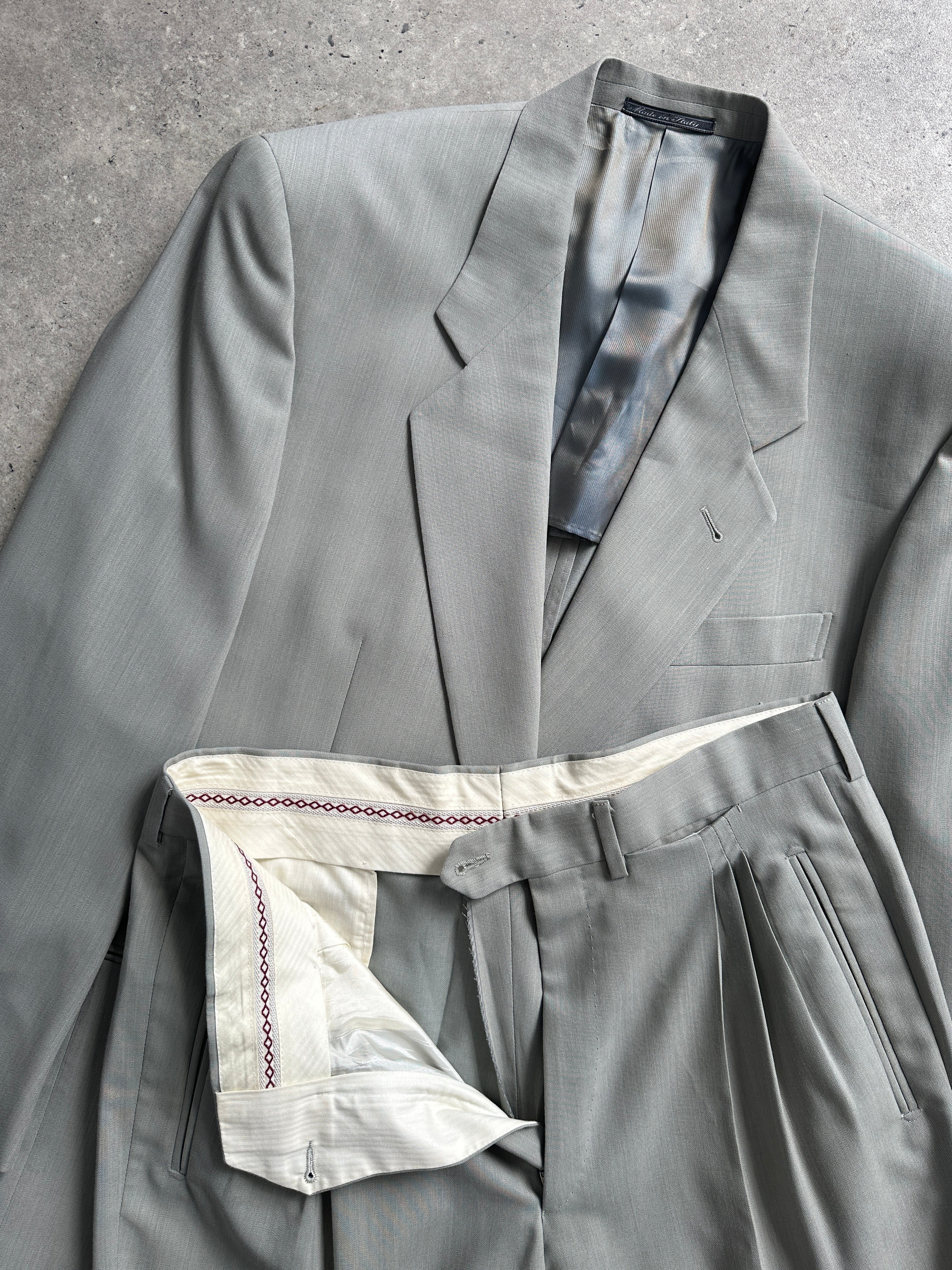 Vintage Italian pure wool single-breasted jumpsuit in size 38R/W30, featuring classic tailored details and a vintage style.
