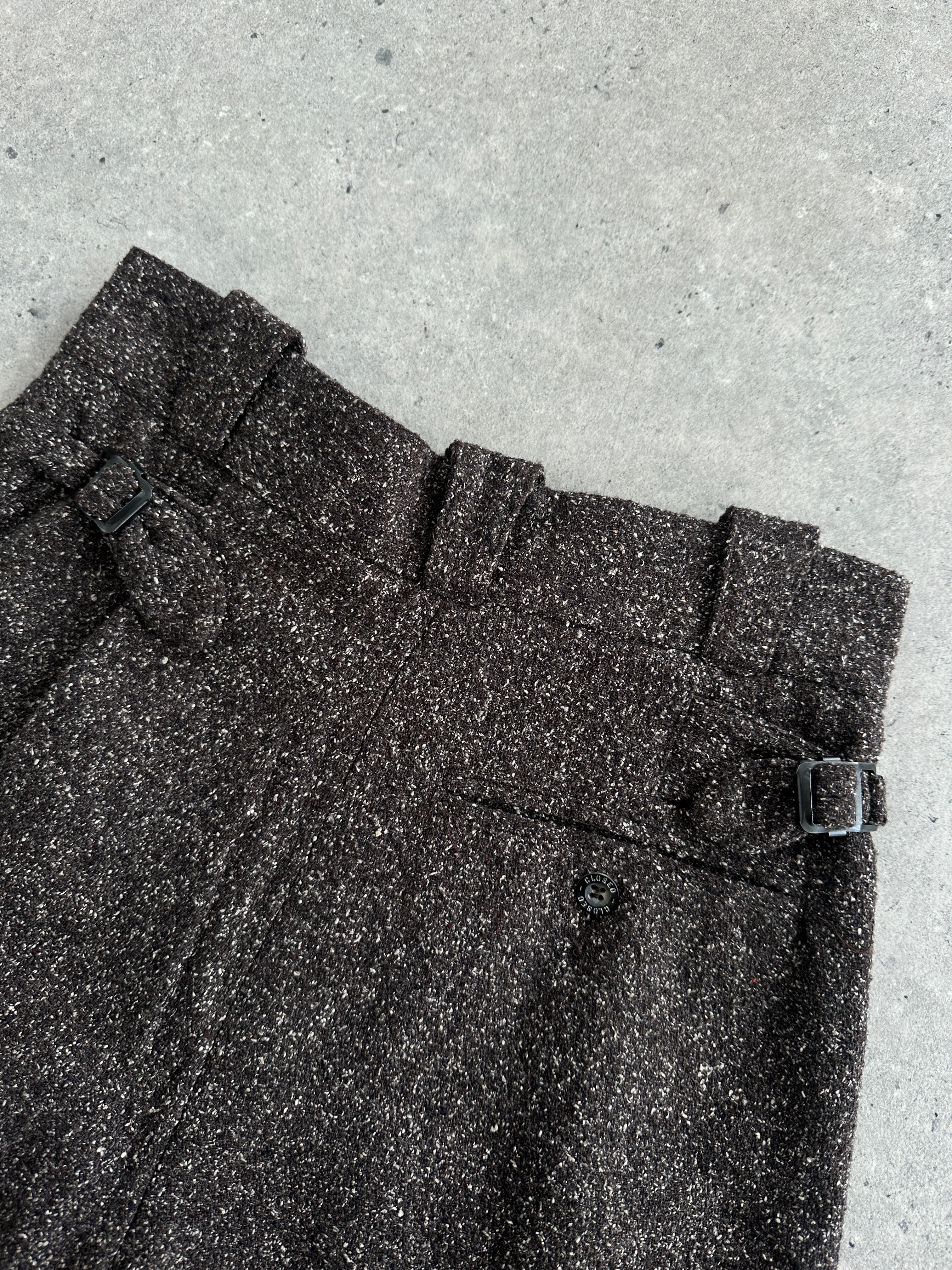 Vintage closed 1990s high waisted wide-leg trousers, size W24, with a relaxed fit and classic denim look.