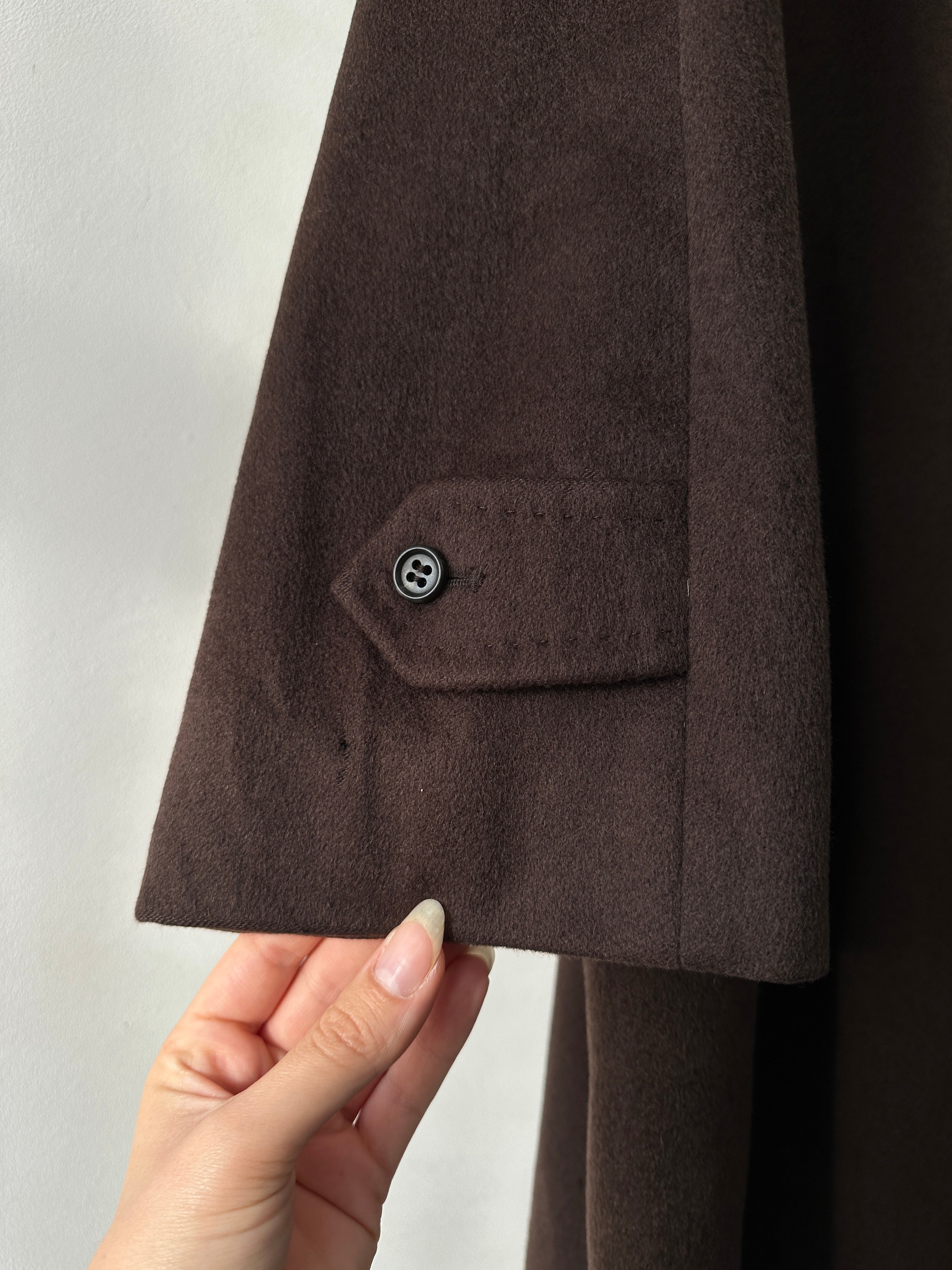 Balmain Pierre Balmain 80s pure cashmere coat in XL, stylish long coat with classic design and soft cashmere fabric.