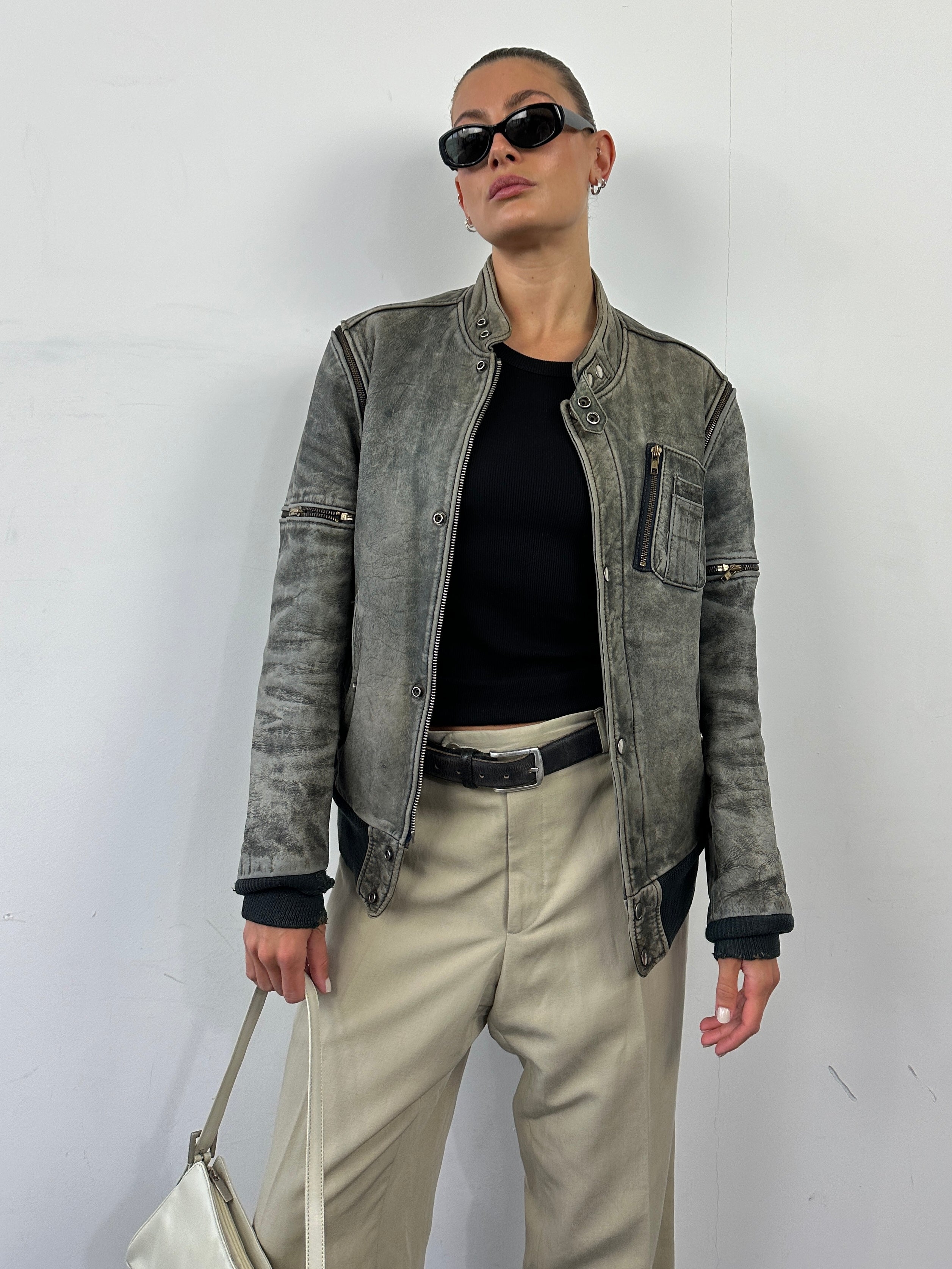 Vintage 3-in-1 aged leather bomber jacket in size M, featuring a classic design with distressed leather and multiple layers.