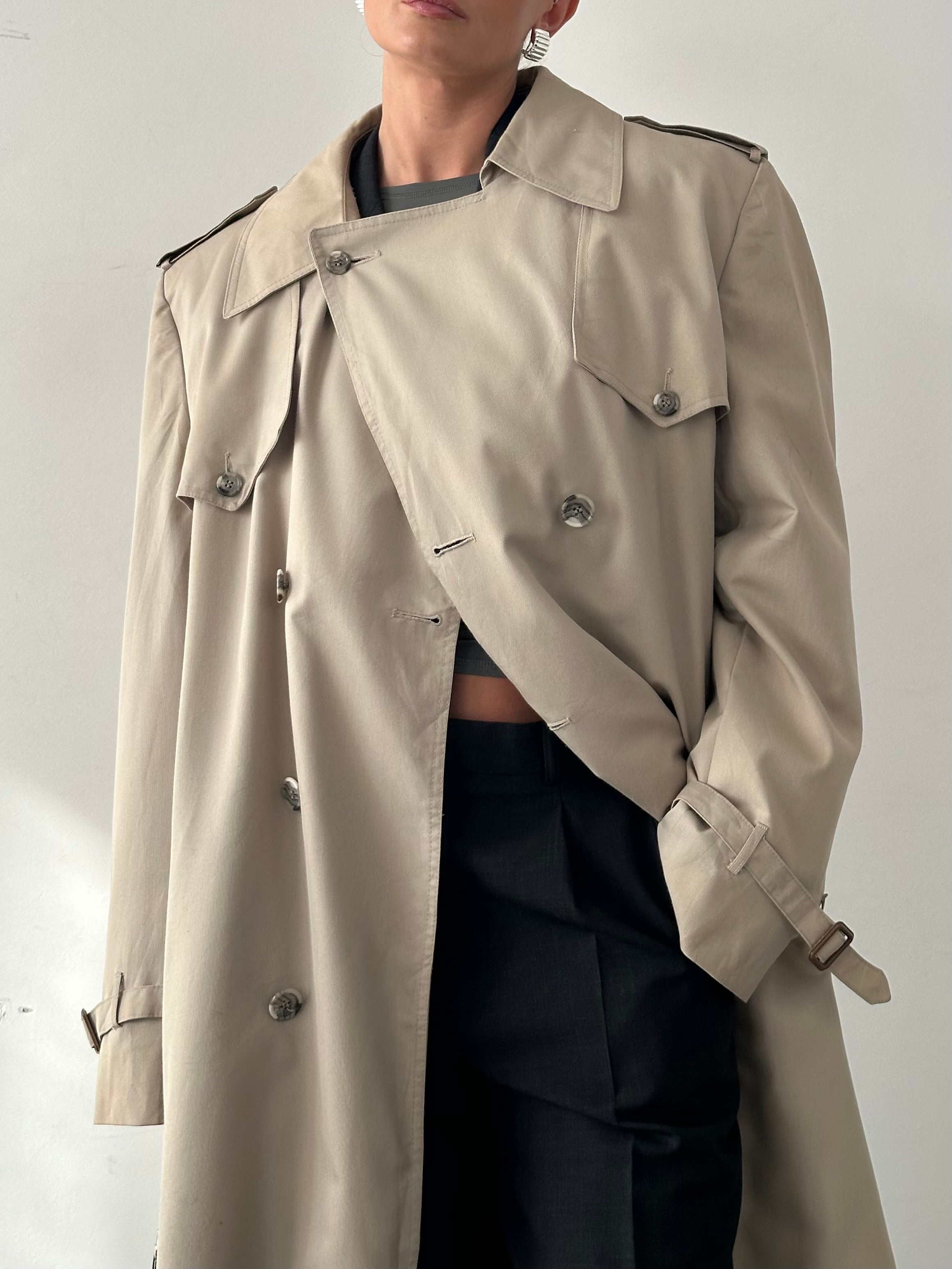 Christian Dior double-breasted trench coat in XL/XXL, stylish beige coat with classic design and belt details.