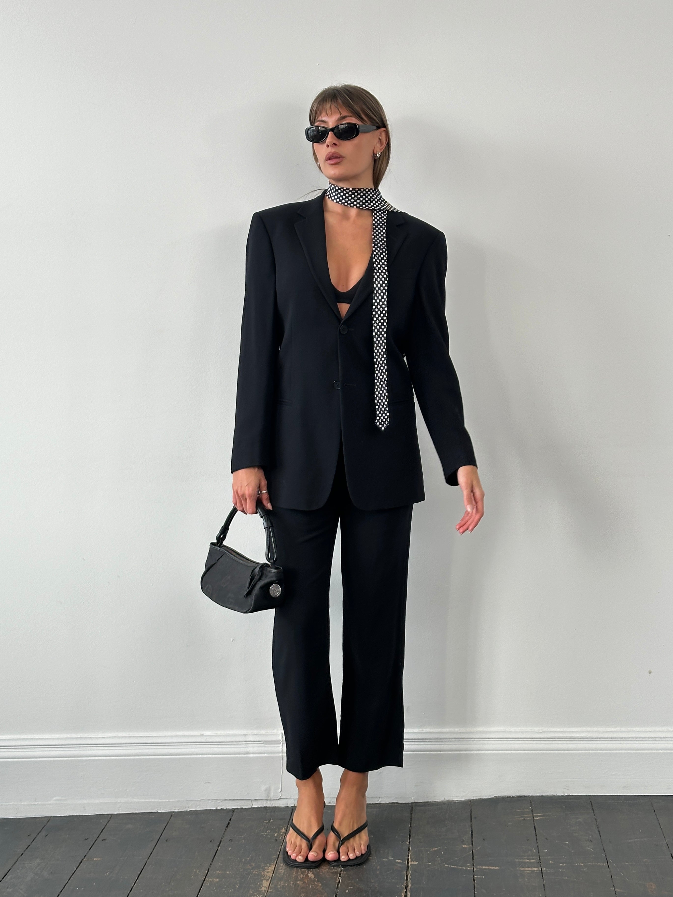 Emporio Armani 1990s pure wool single-breasted suit in size 36R/W28, tailored fit with classic lapel and button closure.