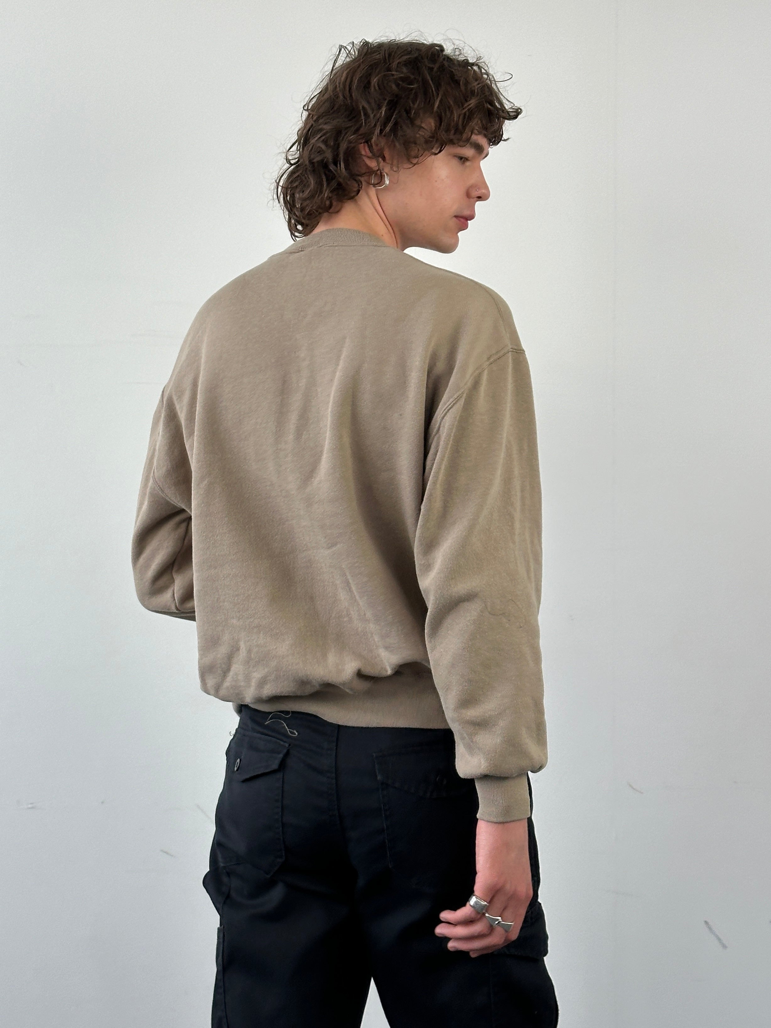 Vintage cotton sweatshirt shirt in M/L size with classic design, soft fabric, and comfortable fit.