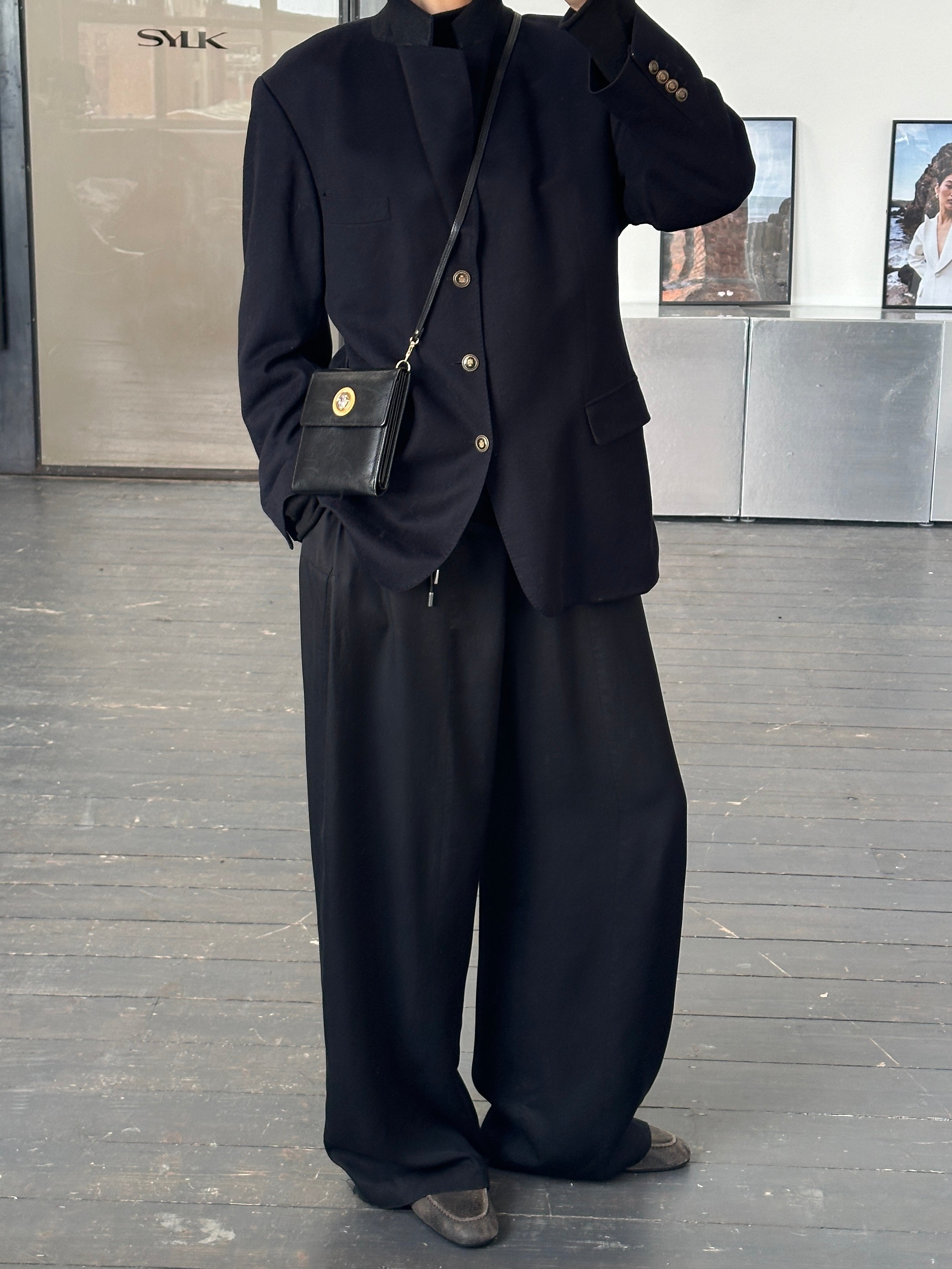 Vintage 1990s pure cashmere single-breasted blazer in size 42R/L, shown on a hanger with a classic tailored fit.
