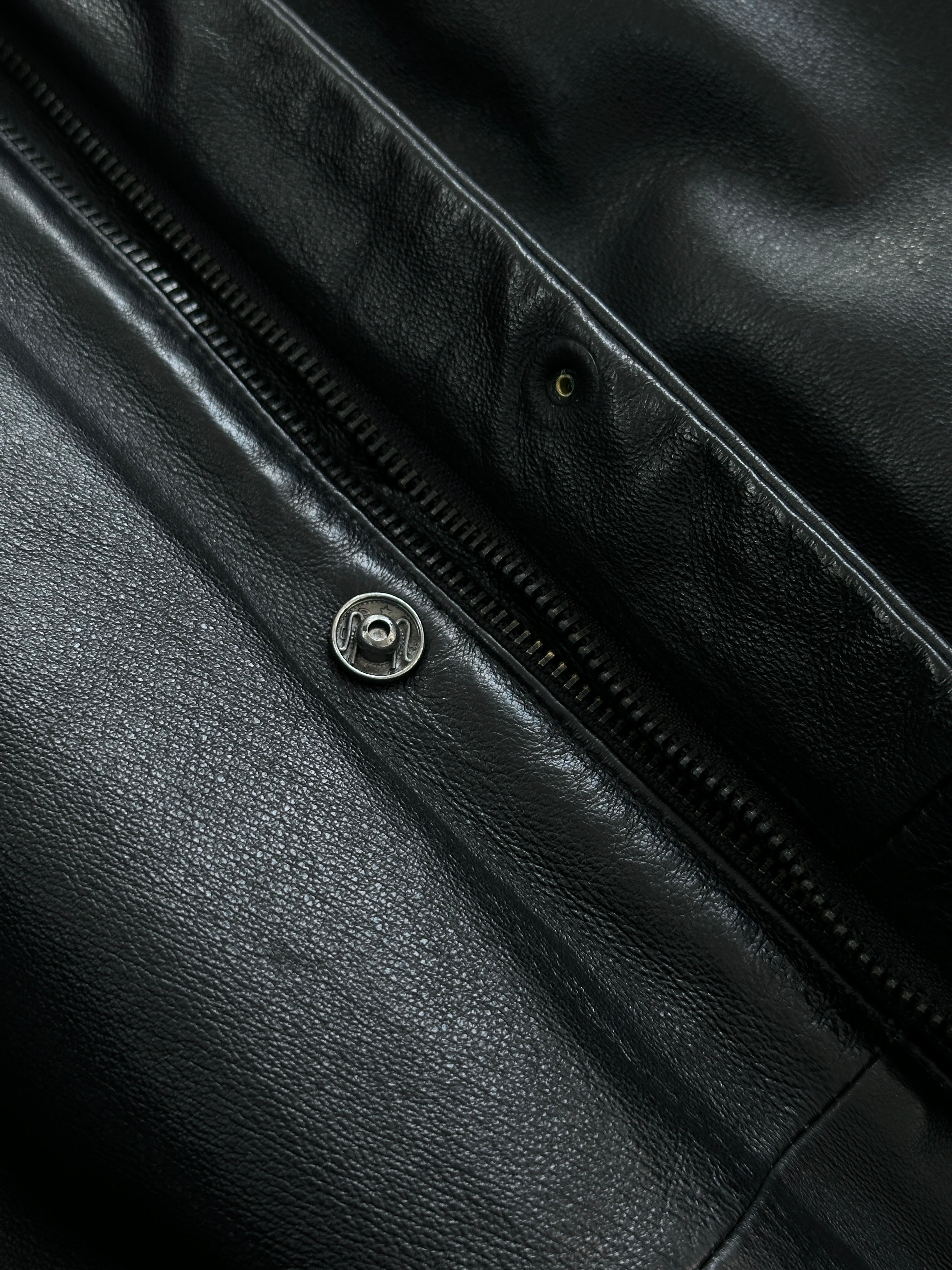 Conbipel 1990s leather belted trench coat in XL, stylish leather jacket with classic design and belt detail.