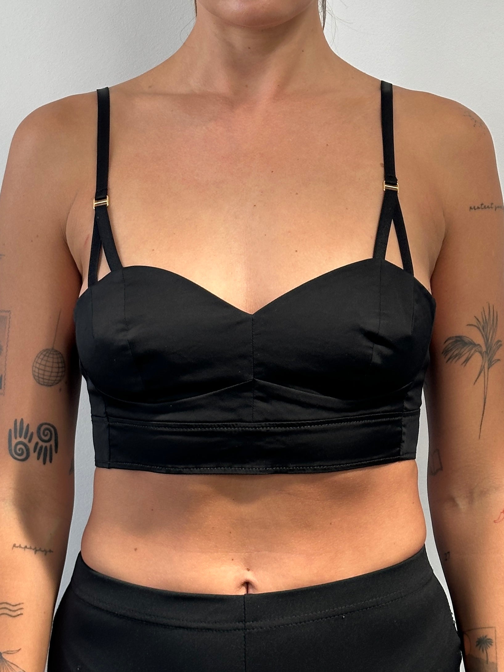 Italian Vintage cotton bralette top in size M, featuring soft fabric, delicate lace details, and a comfortable fit.